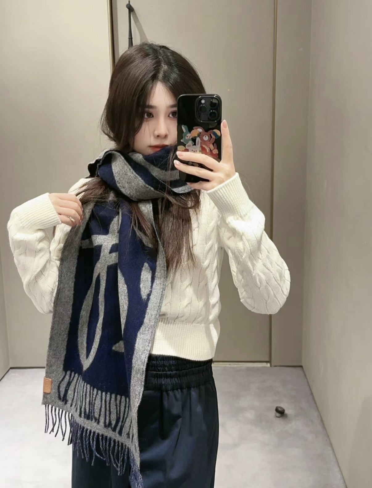 Loewe 真的不多見 很少在國內做訂單 款式真的少的可怜 羅意威作為西班牙 秉承傳統 技藝