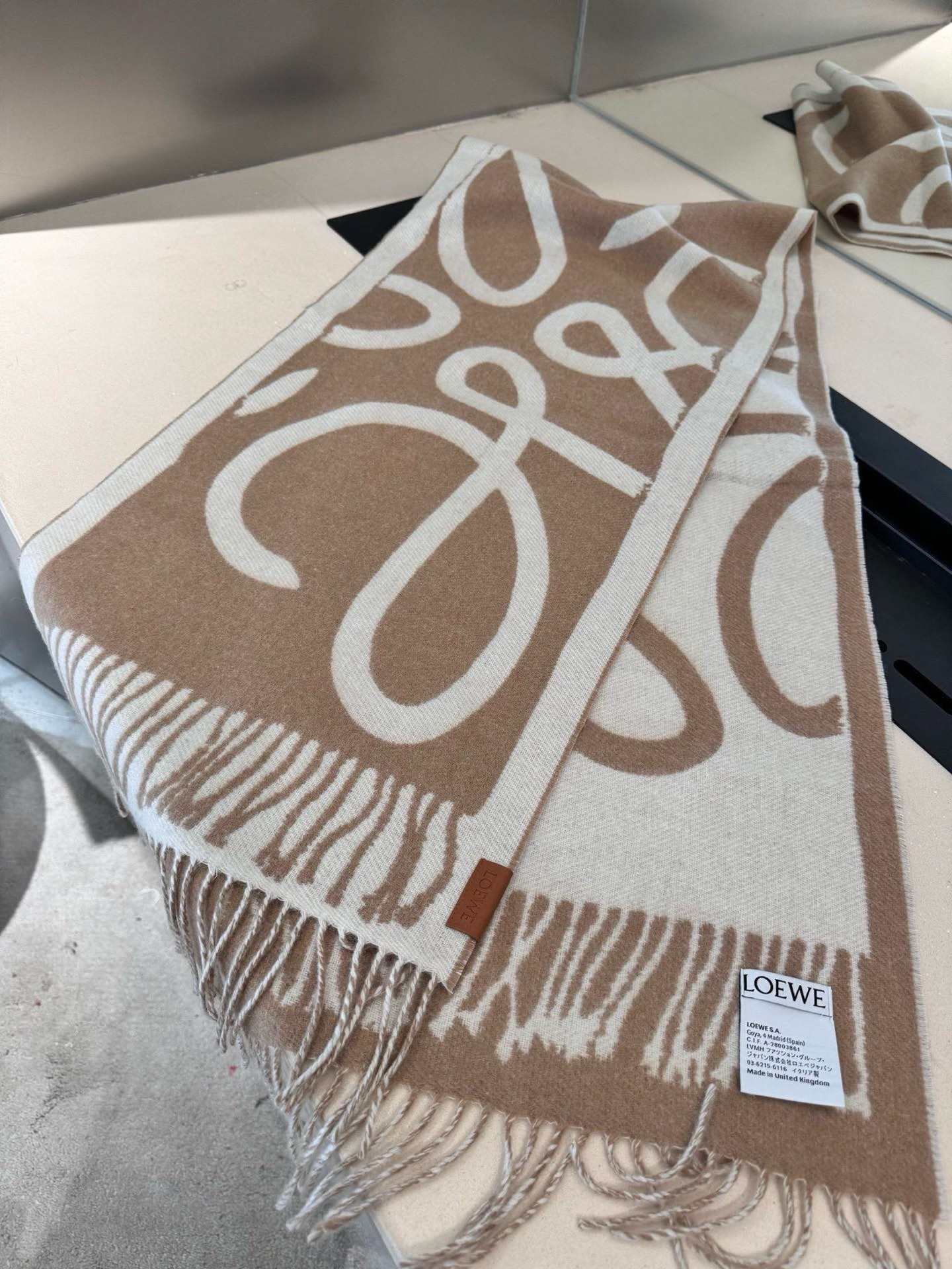 Loewe 真的不多見 很少在國內做訂單 款式真的少的可怜 羅意威作為西班牙 秉承傳統 技藝