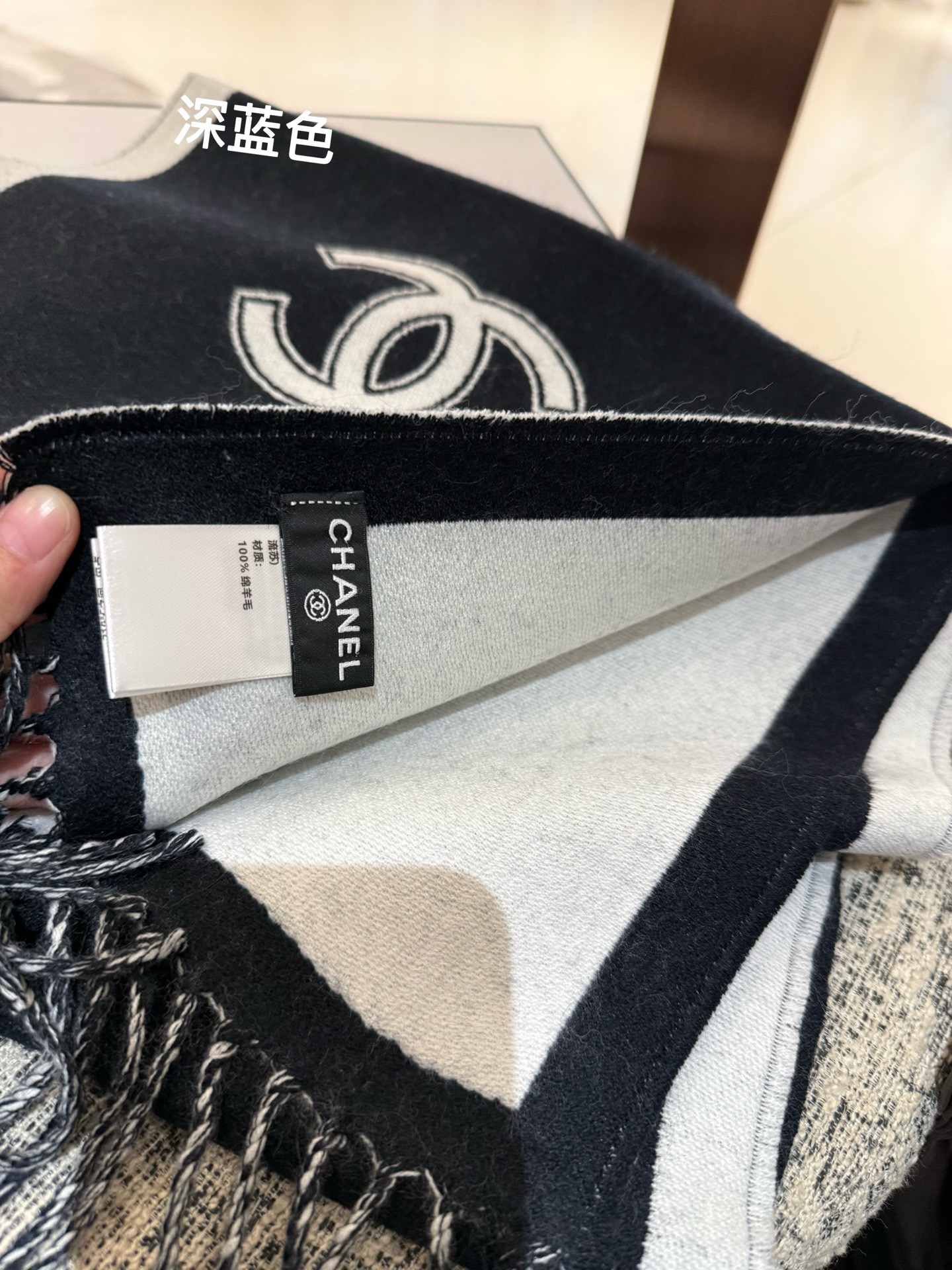 Pchanel（香奈儿）上新CHANEL新《双面拼色提花》目测是大爆款！双面异色提花 两面完全相反的颜色