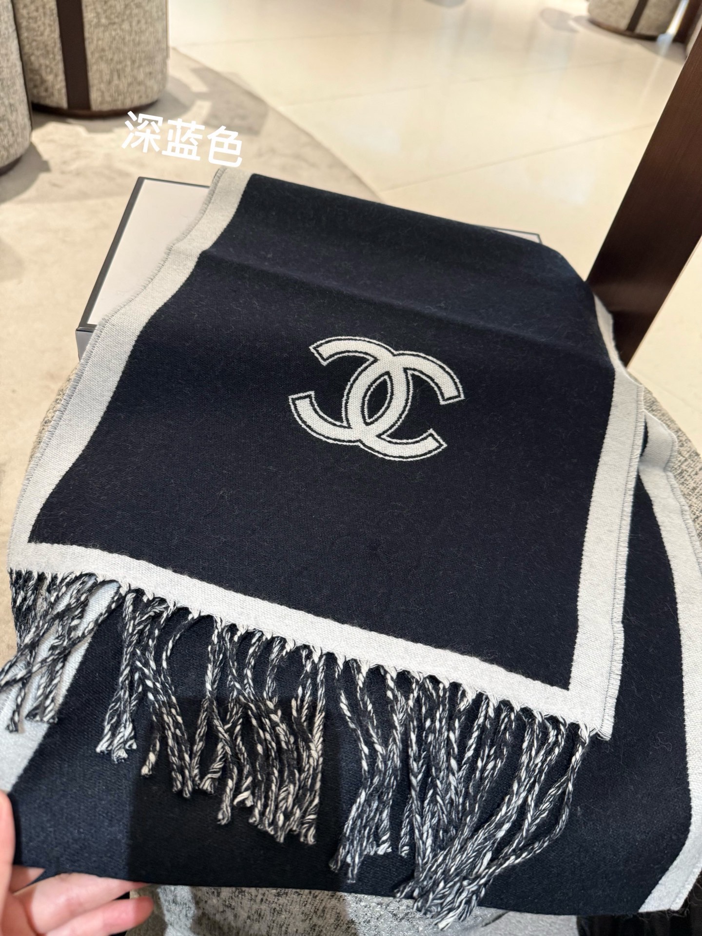 Pchanel（香奈儿）上新CHANEL新《双面拼色提花》目测是大爆款！双面异色提花 两面完全相反的颜色