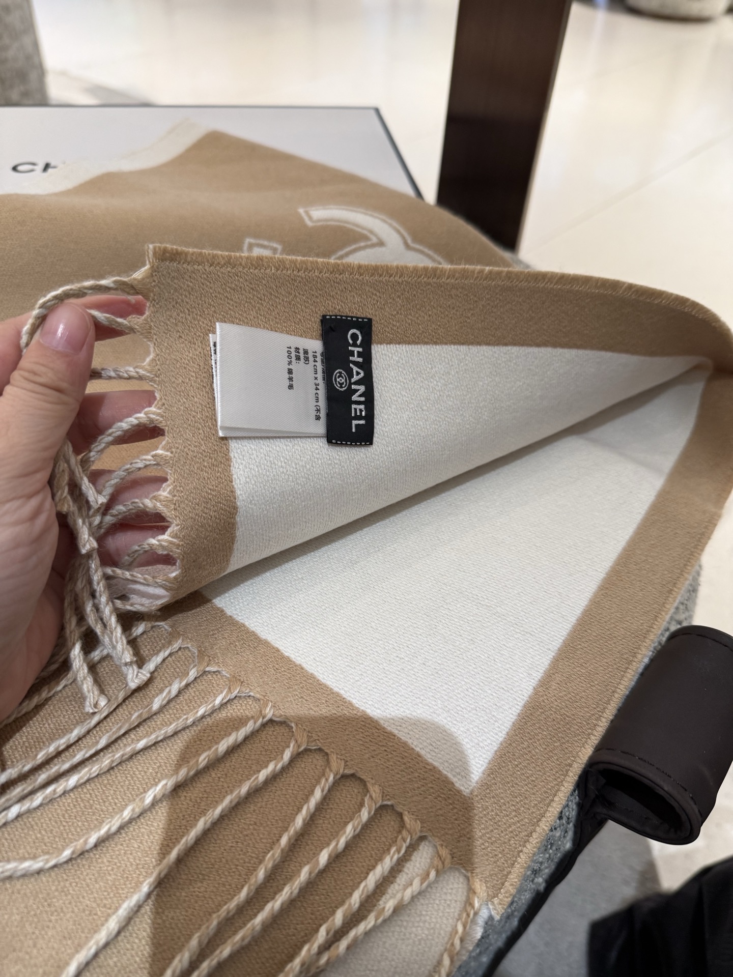 Pchanel（香奈儿）上新CHANEL新《双面拼色提花》目测是大爆款！双面异色提花 两面完全相反的颜色