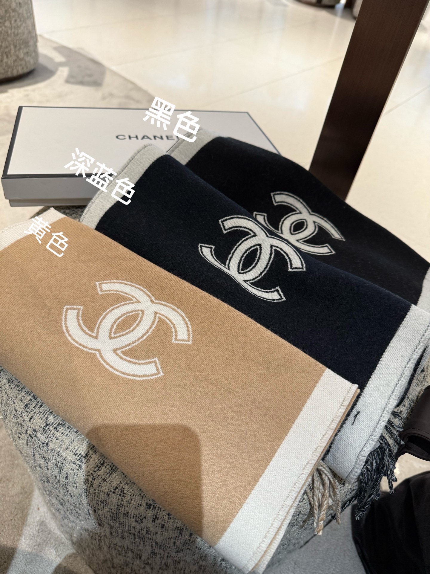 Pchanel（香奈儿）上新CHANEL新《双面拼色提花》目测是大爆款！双面异色提花 两面完全相反的颜色