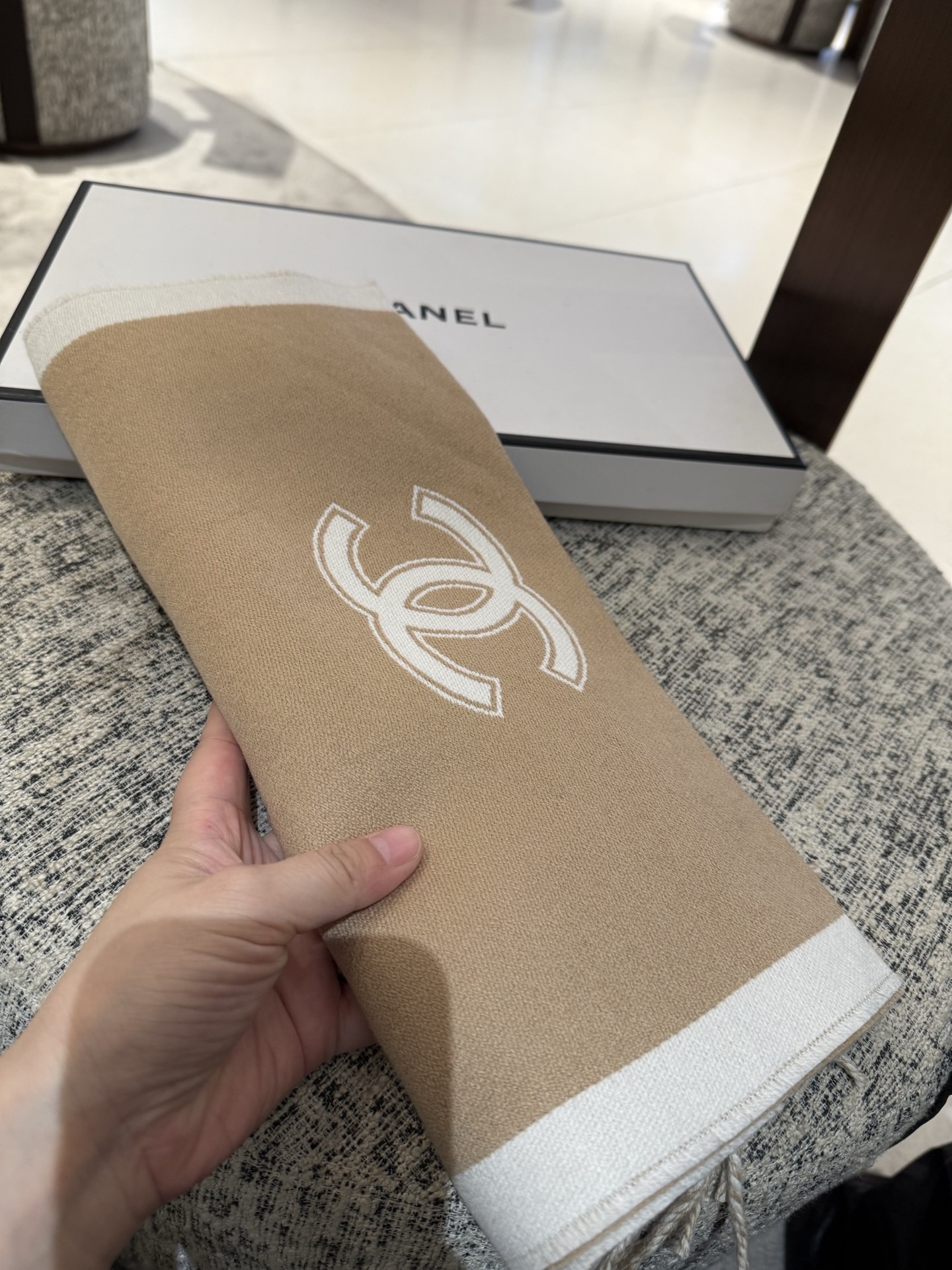 Pchanel（香奈儿）上新CHANEL新《双面拼色提花》目测是大爆款！双面异色提花 两面完全相反的颜色