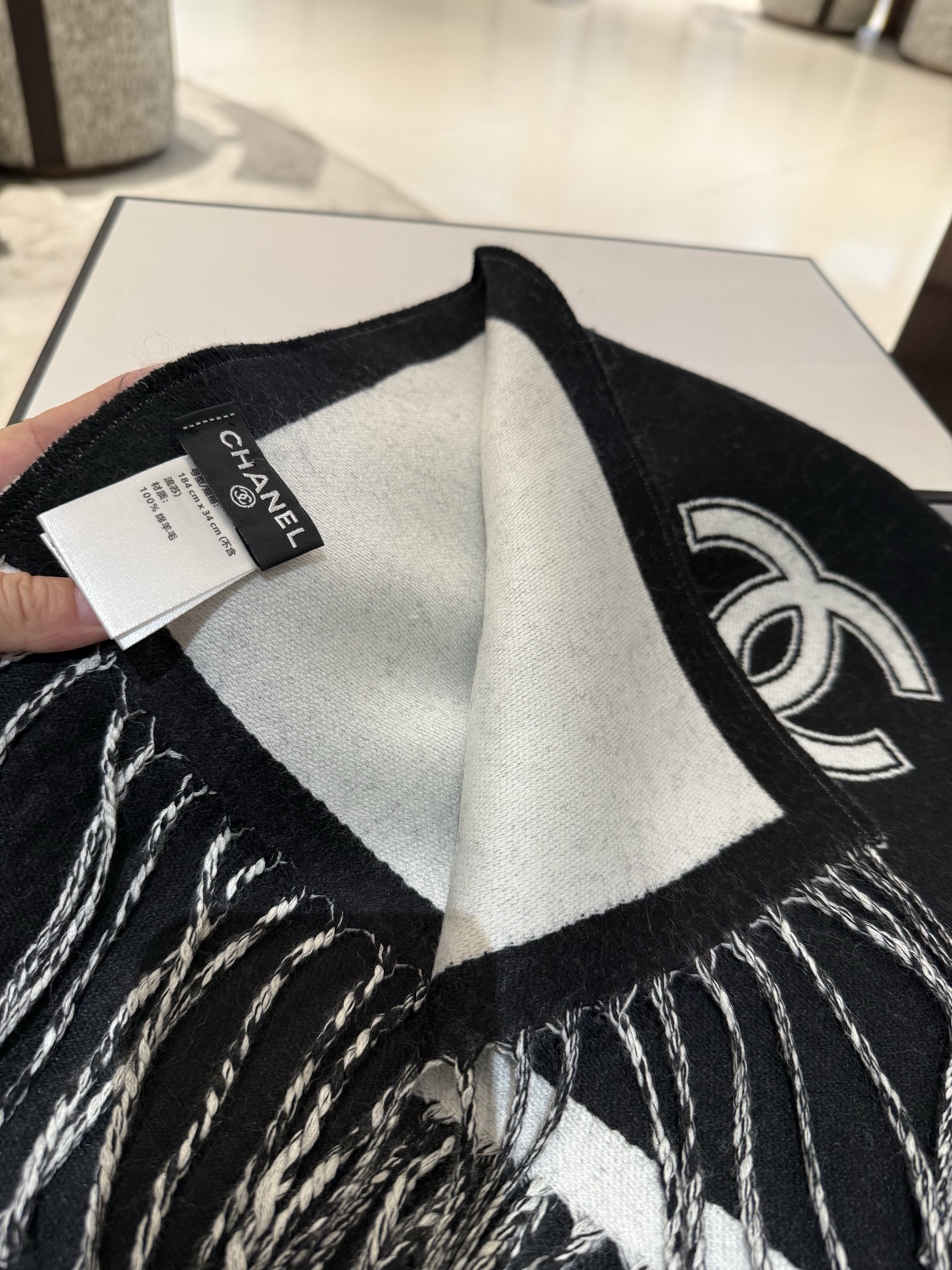 Pchanel（香奈儿）上新CHANEL新《双面拼色提花》目测是大爆款！双面异色提花 两面完全相反的颜色