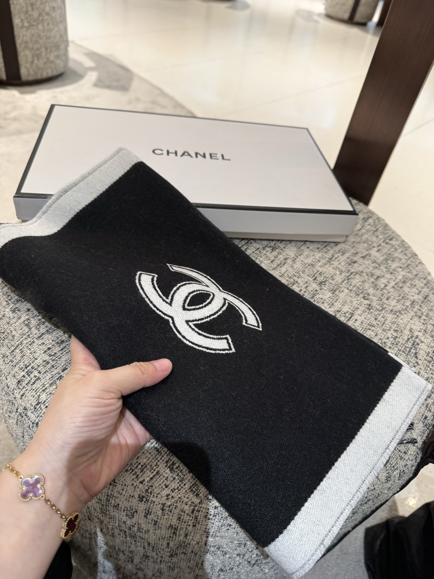 Pchanel（香奈儿）上新CHANEL新《双面拼色提花》目测是大爆款！双面异色提花 两面完全相反的颜色