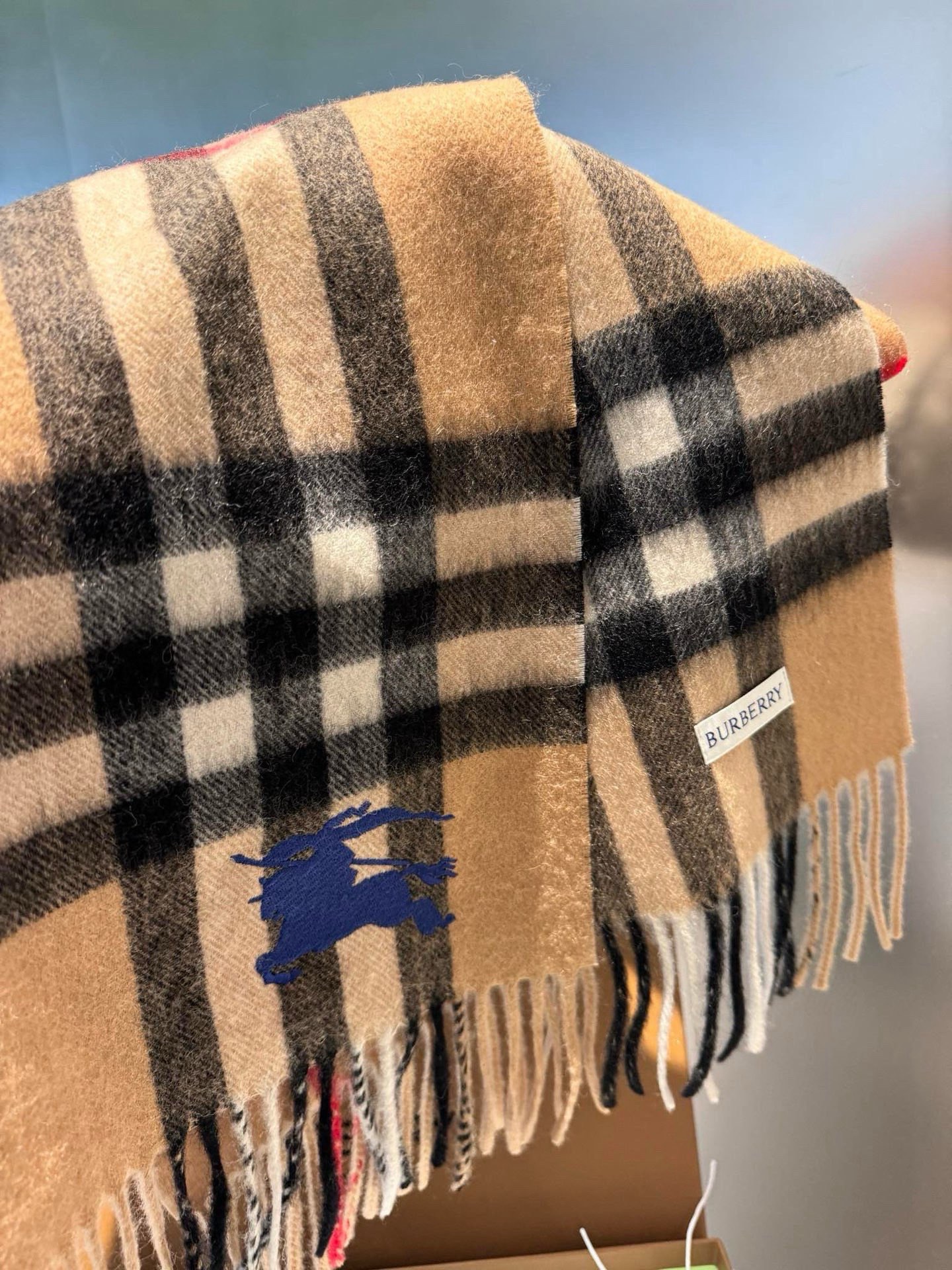 P巴宝莉 新款👏👏超级有品百搭的款，。绝对质量好到爆的超值❗️最新出口🇬🇧男女羊绒围巾.手感细腻度非常好