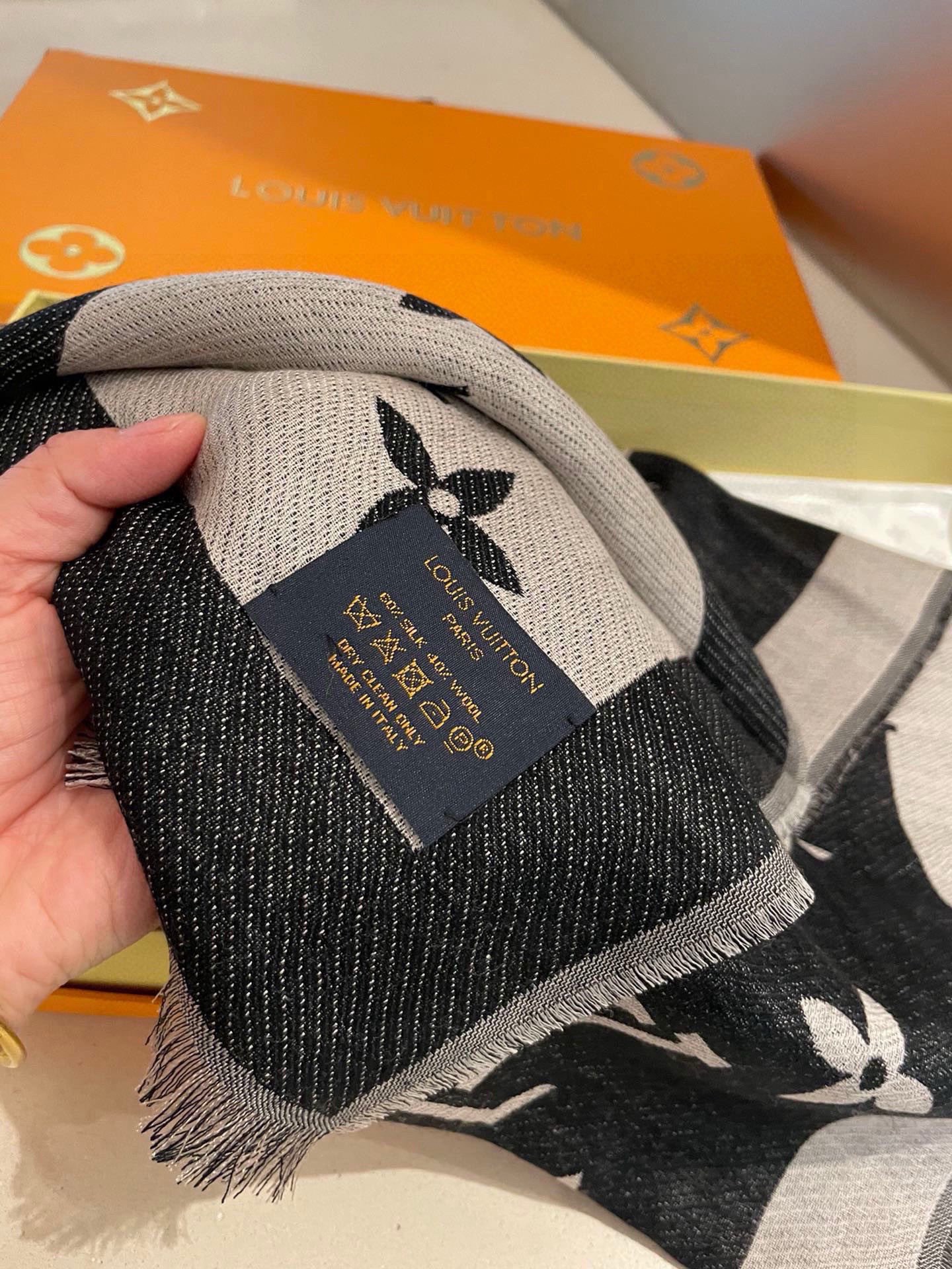 PLV 提花围巾真心赞‼原版1:1定制👑Miss LV 长围巾取材细密轻盈的丝毛混纺，醒目呈现 Mono