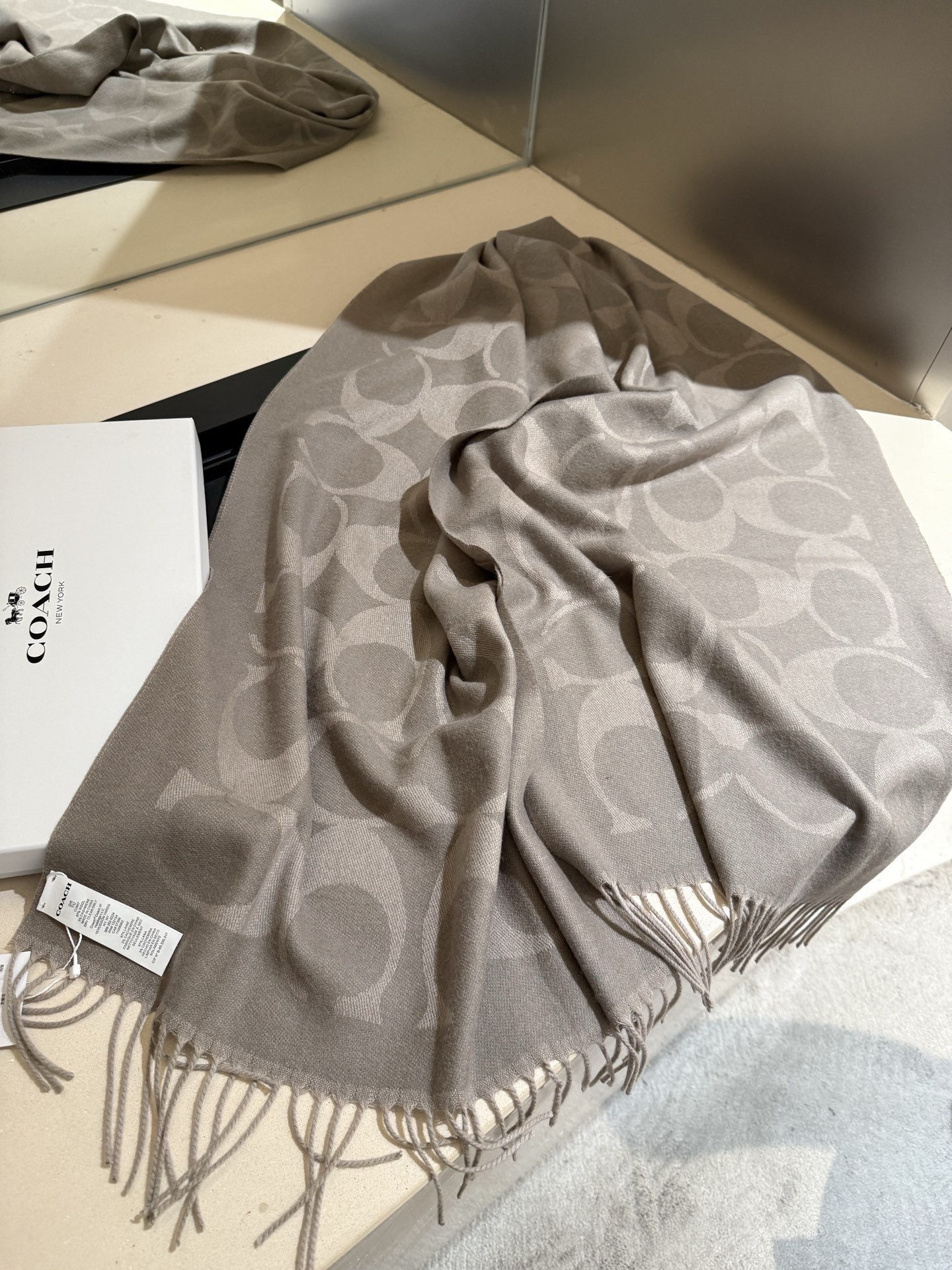 P蔻驰 2025年新款到！Coach爆款！6色披肩也太好看了吧！不仅有颜值还有品质，手感超级软糯和舒服，