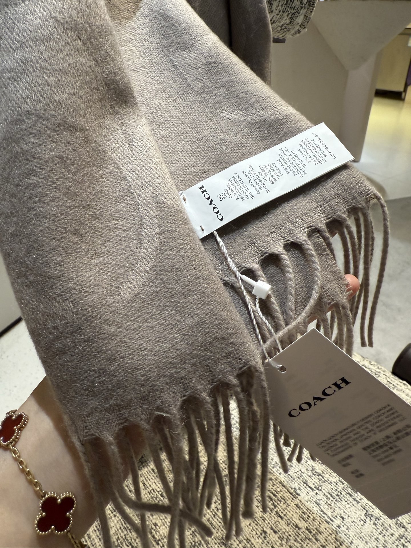 P蔻驰 2025年新款到！Coach爆款！6色披肩也太好看了吧！不仅有颜值还有品质，手感超级软糯和舒服，