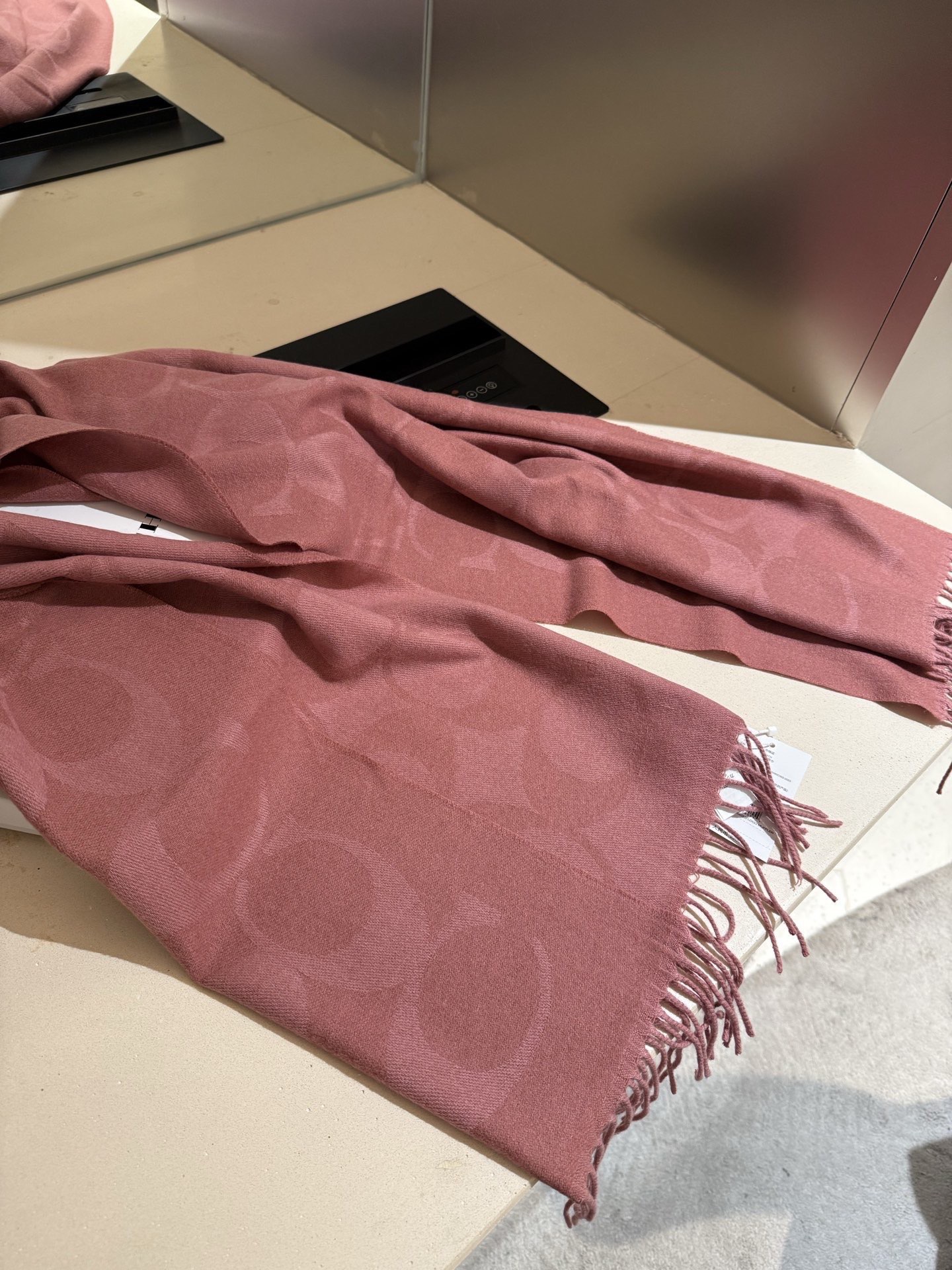 P蔻驰 2025年新款到！Coach爆款！6色披肩也太好看了吧！不仅有颜值还有品质，手感超级软糯和舒服，