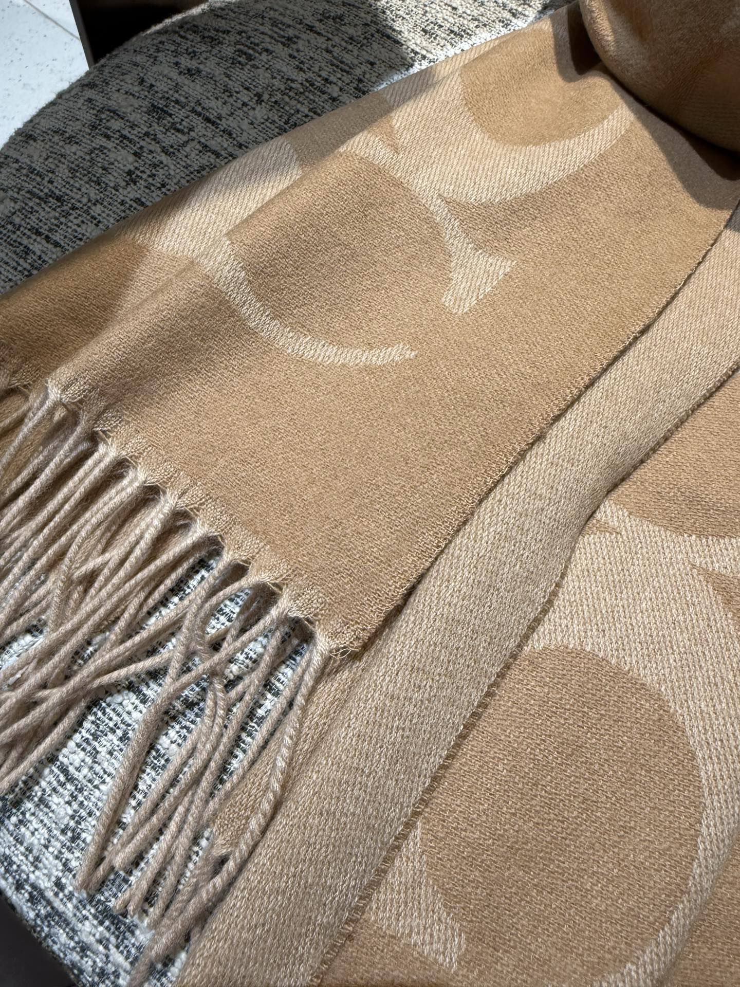 P蔻驰 2025年新款到！Coach爆款！6色披肩也太好看了吧！不仅有颜值还有品质，手感超级软糯和舒服，