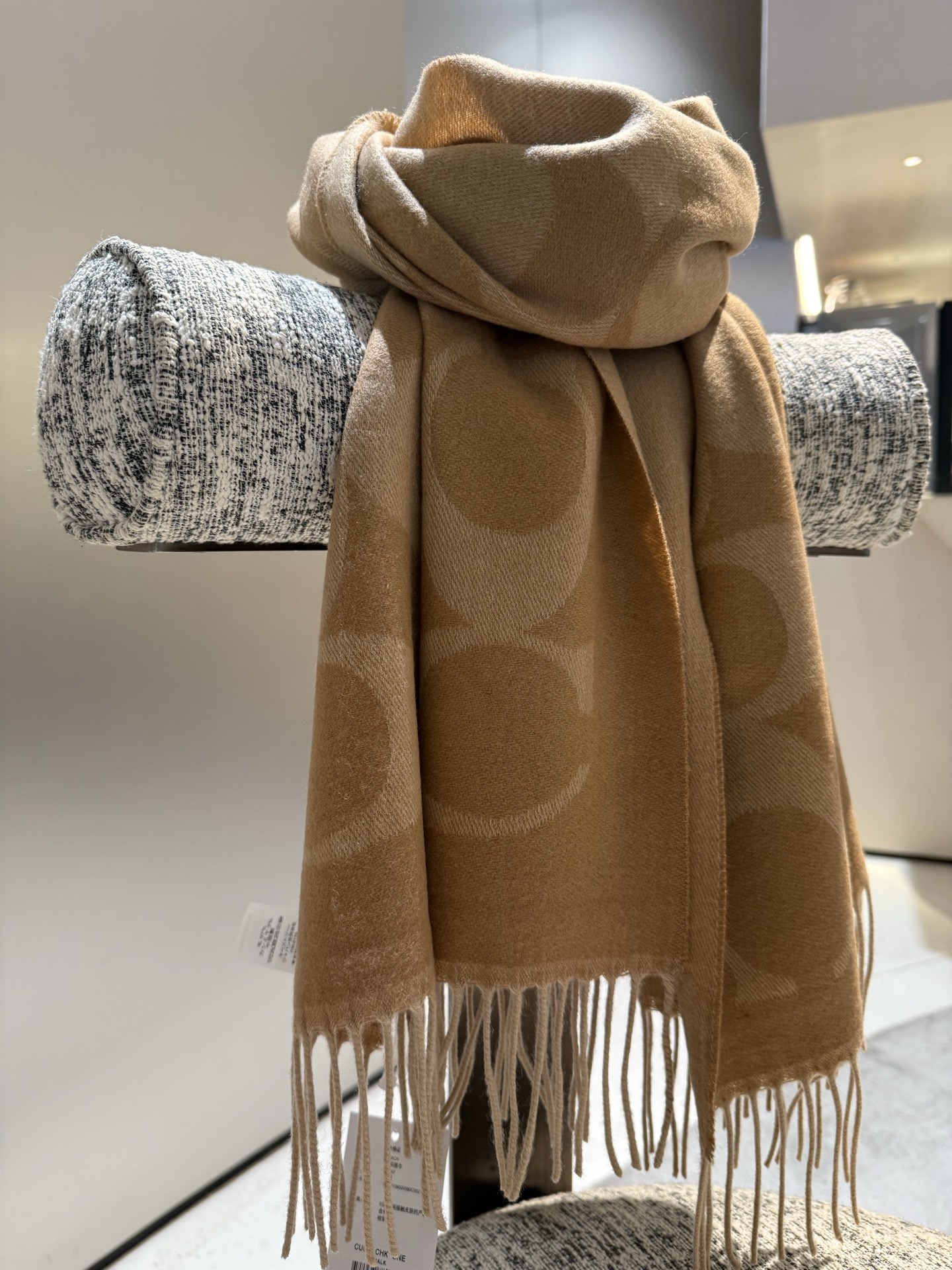 P蔻驰 2025年新款到！Coach爆款！6色披肩也太好看了吧！不仅有颜值还有品质，手感超级软糯和舒服，