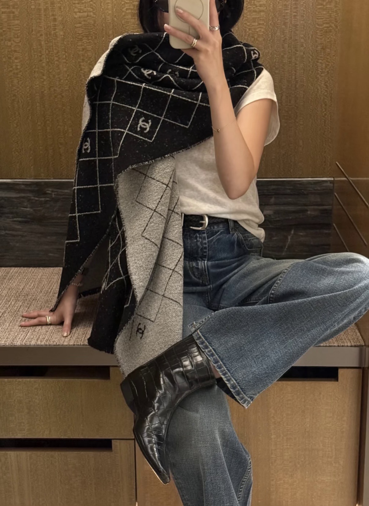 P高版本CHANEL 25A 爆款披肩！超美🫐全网都在抢！融合了经典菱格图案与双C Logo字母元素，采