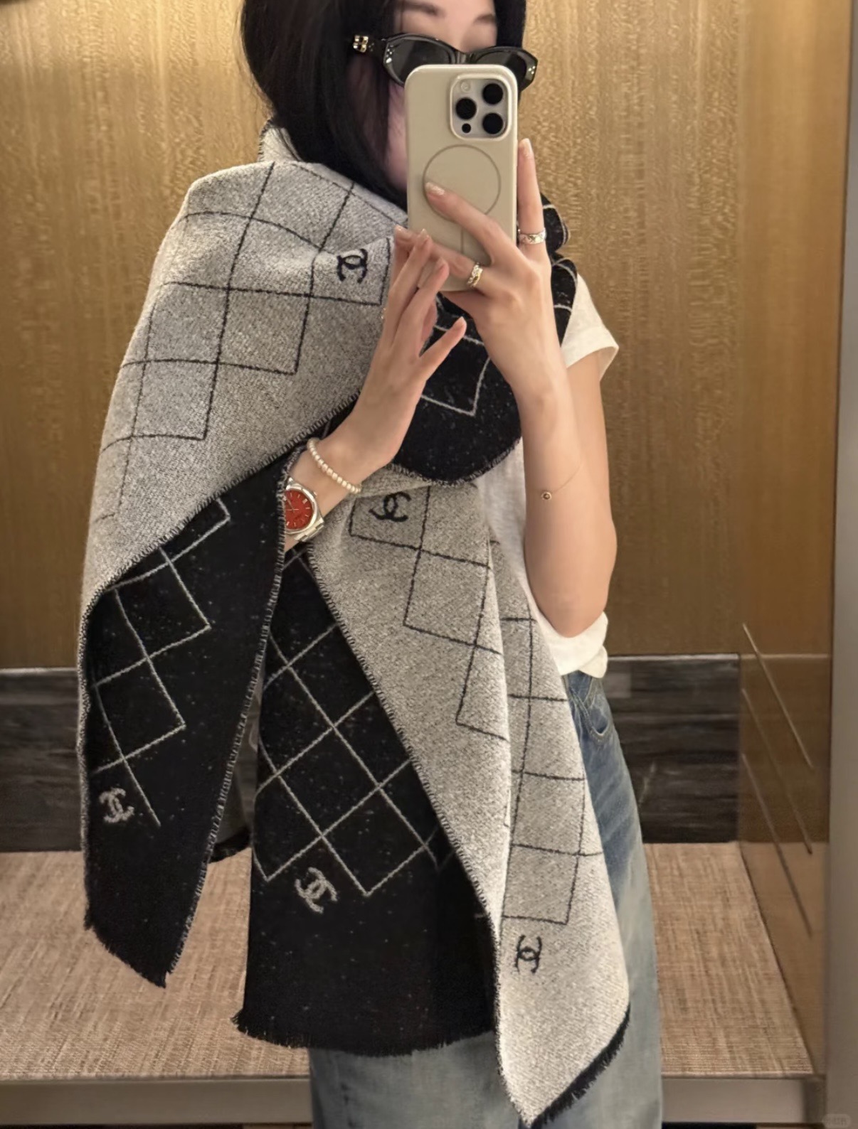 P高版本CHANEL 25A 爆款披肩！超美🫐全网都在抢！融合了经典菱格图案与双C Logo字母元素，采