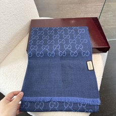 P重磅‼️Gucci经典披肩款,大尺寸G专柜的常青树款。品质极好的,❗️经典双G提花图案风靡了全世界❗️女人的衣柜里面绝 P重磅‼️Gucci经典披肩款,大尺寸G专柜的常青树款。品质极好的,❗️经典双G提花图案风靡了全世界❗️女人的衣柜里面绝