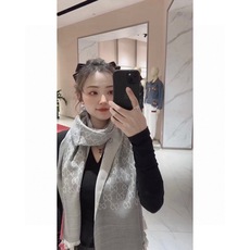 P重磅‼️Gucci经典披肩款,大尺寸G专柜的常青树款。品质极好的,❗️经典双G提花图案风靡了全世界❗️女人的衣柜里面绝 P重磅‼️Gucci经典披肩款,大尺寸G专柜的常青树款。品质极好的,❗️经典双G提花图案风靡了全世界❗️女人的衣柜里面绝