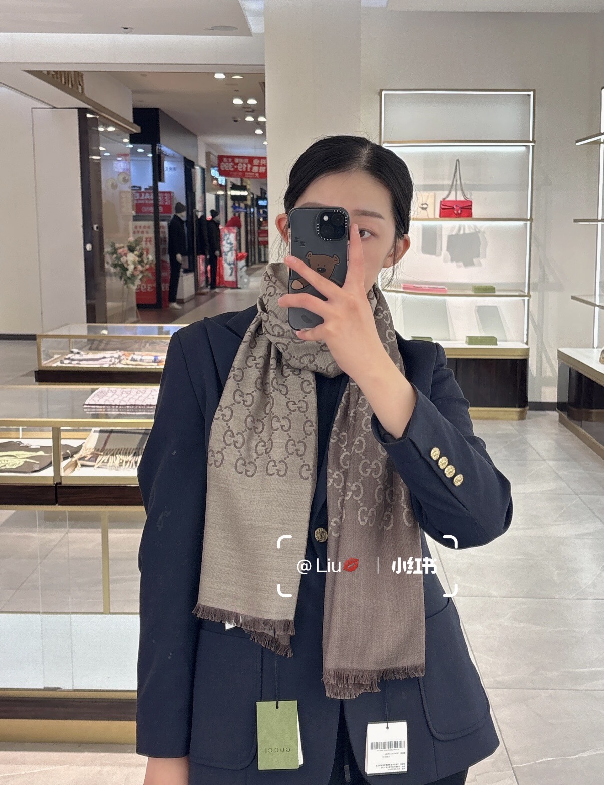 P重磅‼️Gucci经典披肩款,大尺寸G专柜的常青树款。品质极好的,❗️经典双G提花图案风靡了全世界❗️女人的衣柜里面绝 P重磅‼️Gucci经典披肩款,大尺寸G专柜的常青树款。品质极好的,❗️经典双G提花图案风靡了全世界❗️女人的衣柜里面绝