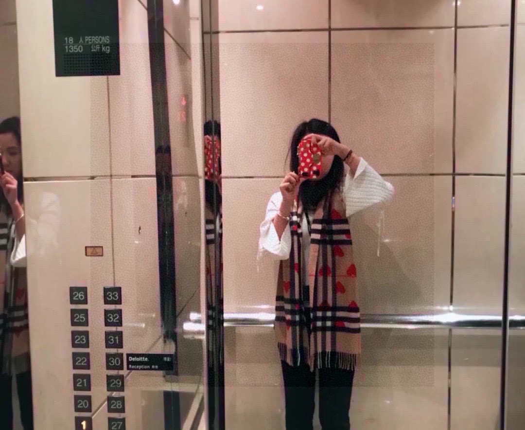 NO:678243,The latest appearance of the Burberry Classic Love Plaid Scarf counter, which has the best reputation. Currently, all the counters have been replaced with the classic among the classics with the new standard. The whole appearance is inferior to other F products. Super heavy water ripples, real materials and pure cashmere. This export single specification has always been our best reputation series. It will definitely become a circle of fans and countless sisters will give it to them no matter what.  I made a pair myself and it is a first-class product. The double-sided cashmere has a very clear and beautiful water ripple. The classic size is 30*180, and the water ripple is clear and clear. This is the only batch of good products. I will not replenish it after it is sold out. You get what you pay for. The factory said that this product will not be ordered again. The customer provides the yarn, dyes it, and fixes the color. It takes half a year!  This year’s batch is the only one, there aren’t many good ones that feel soft and fluffy, luxurious and textured. High version scarf, high version scarf, burberry19860909王牌口碑burberry经典爱心格子围巾专柜最新品相,目前专柜都换上了新标经典中的经典.全品相其他什么F货都弱爆了,超级重磅的水波纹,真材实料纯羊绒这个出口单规格一直是我们王牌口碑系列,必入圈粉无数无数姐妹们怎么都得给自己整一条总之一等一的好货.双面羊绒都有着非常清晰漂亮的水波纹30*180的经典尺寸,清楚明了的水波纹.好货仅此一批.售完真心没有补.一分钱一分货,工厂说了这款不会再下单,客方提供纱线,再染色,再定色,翻来覆去要半年了！今年就这一批,没有多少条手感柔软蓬松,奢华有质感正儿八经的好东西啊.高版本围巾,高版本围巾,burberry,scarf