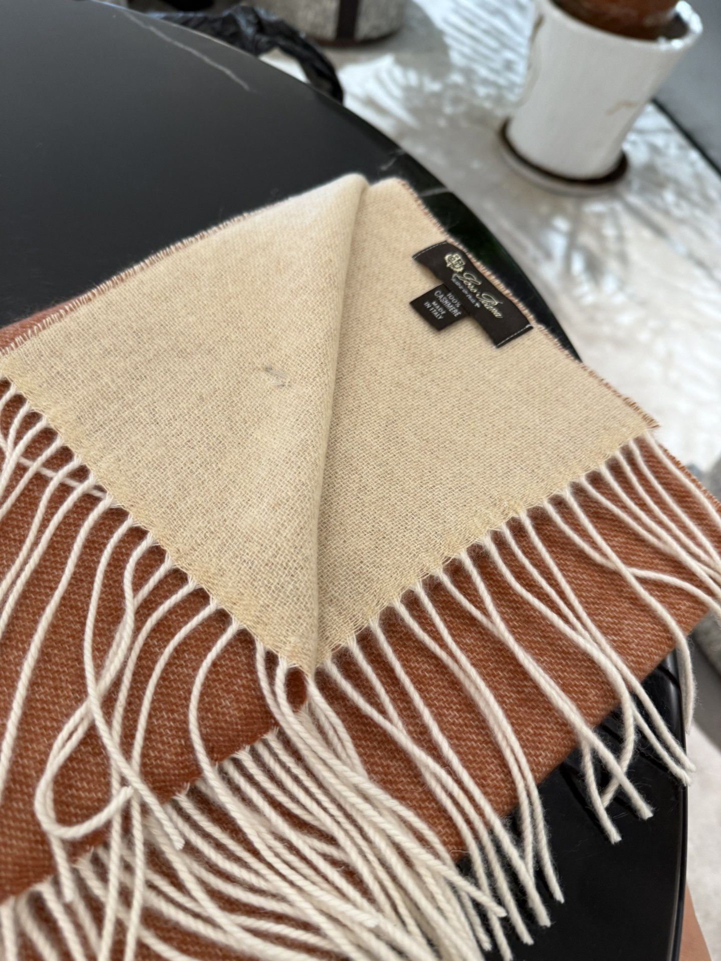 P原单，大货7月末走的，LP小羊绒系列中围巾，36宽度可以当小披肩用，这款现代感十足，慵懒随性风格，松弛