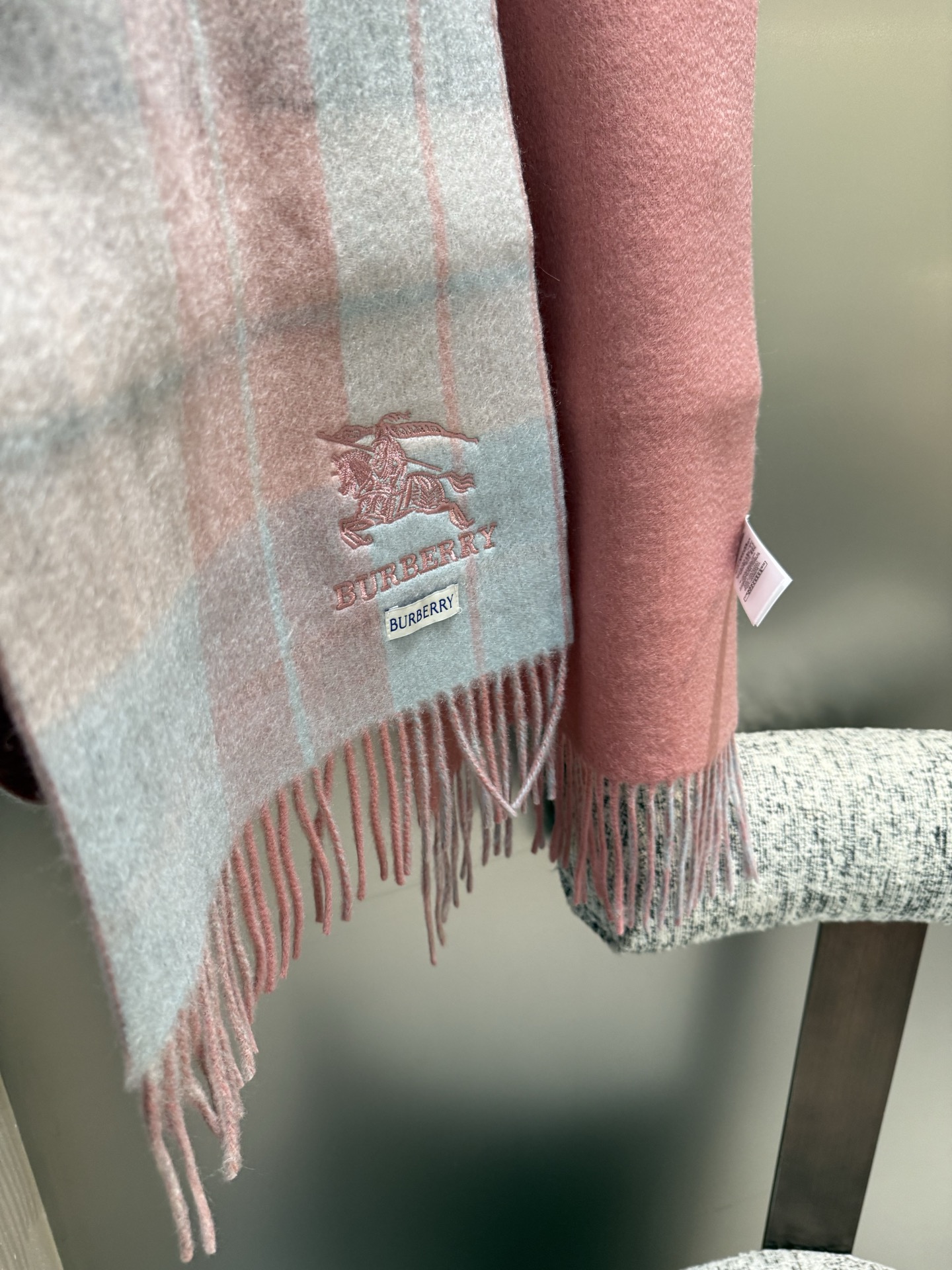 PBURBERRY 男女通用羊绒长巾✨好看的不行🥰双面围巾高尖端产物⚠️绝对令人尖叫的品质👍英伦风格时尚