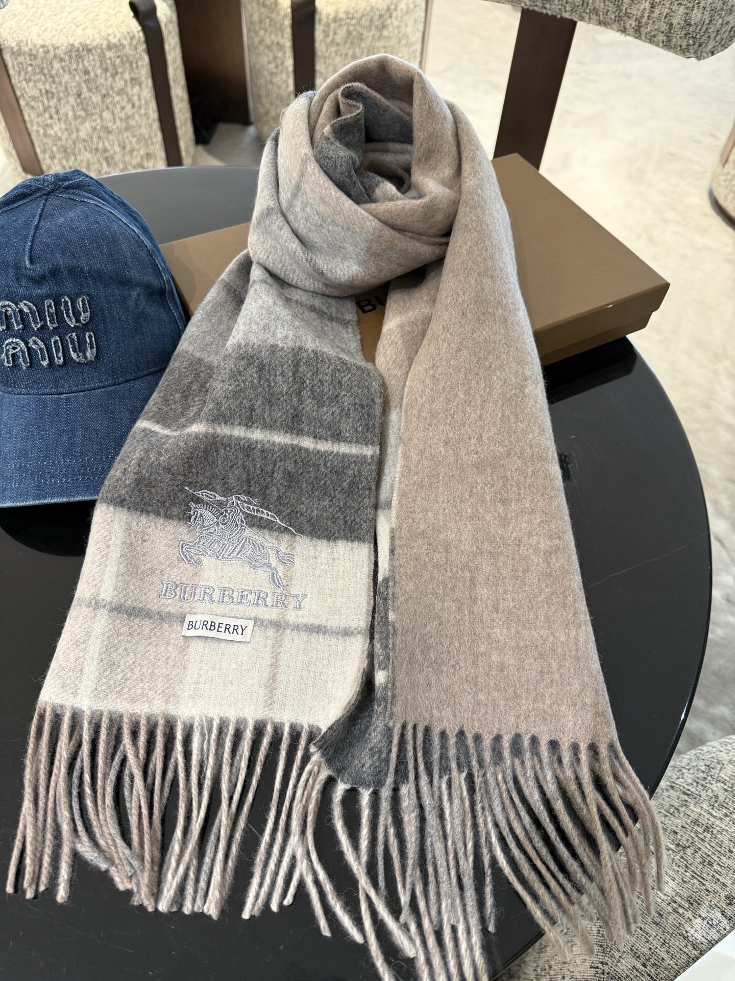 PBURBERRY 男女通用羊绒长巾✨好看的不行🥰双面围巾高尖端产物⚠️绝对令人尖叫的品质👍英伦风格时尚