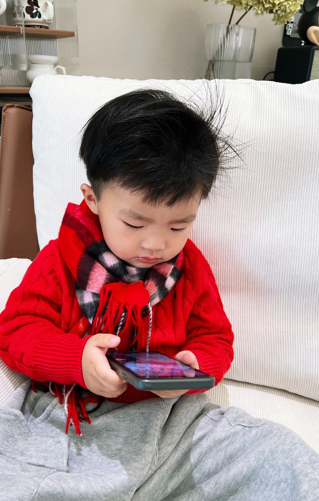 P（儿童款）burberry。专柜经典款亲子款！巴家百年经典小格子！这个价格真的买的是赚到的了！不是市面