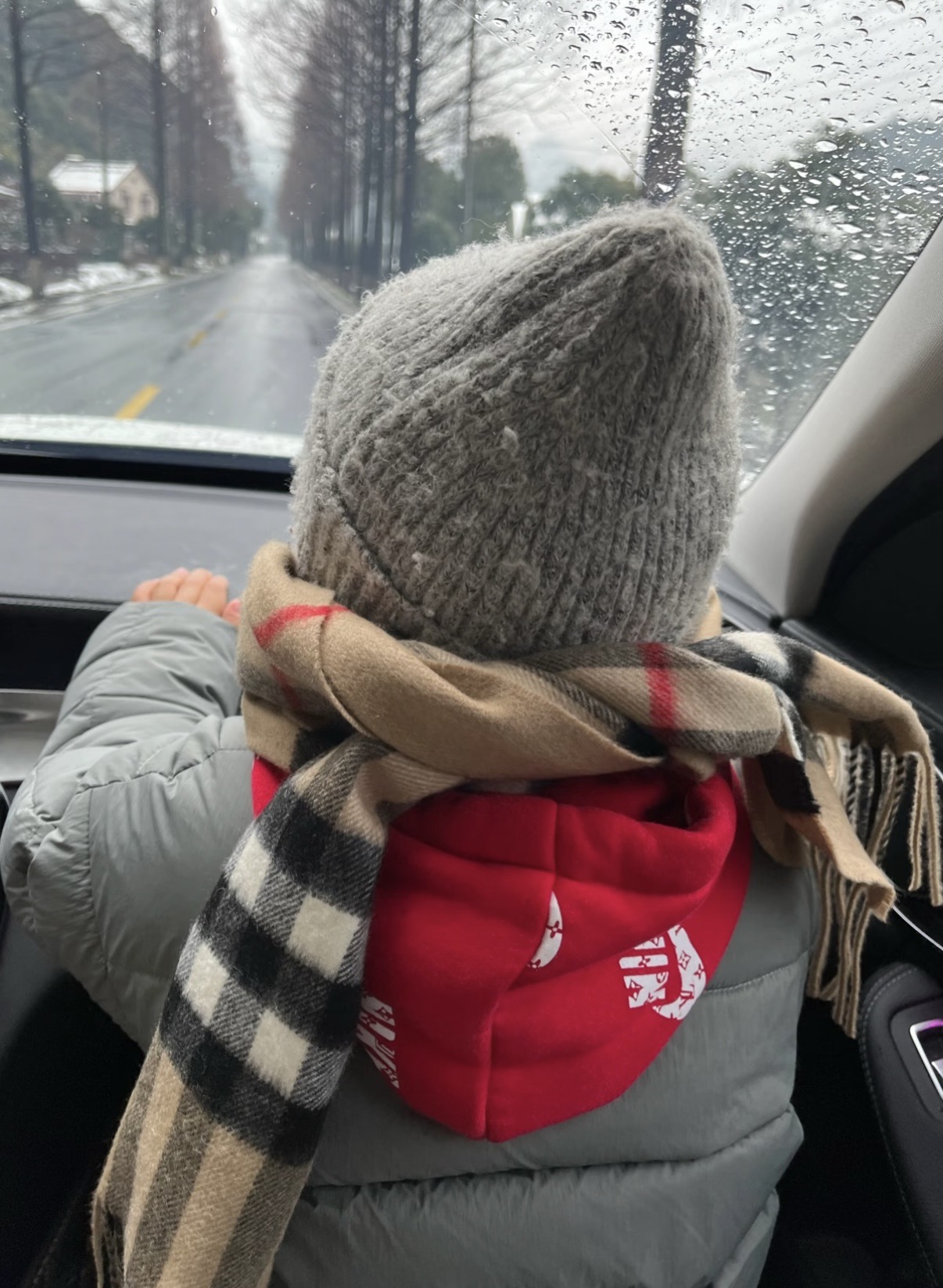 P（儿童款）burberry。专柜经典款亲子款！巴家百年经典小格子！这个价格真的买的是赚到的了！不是市面