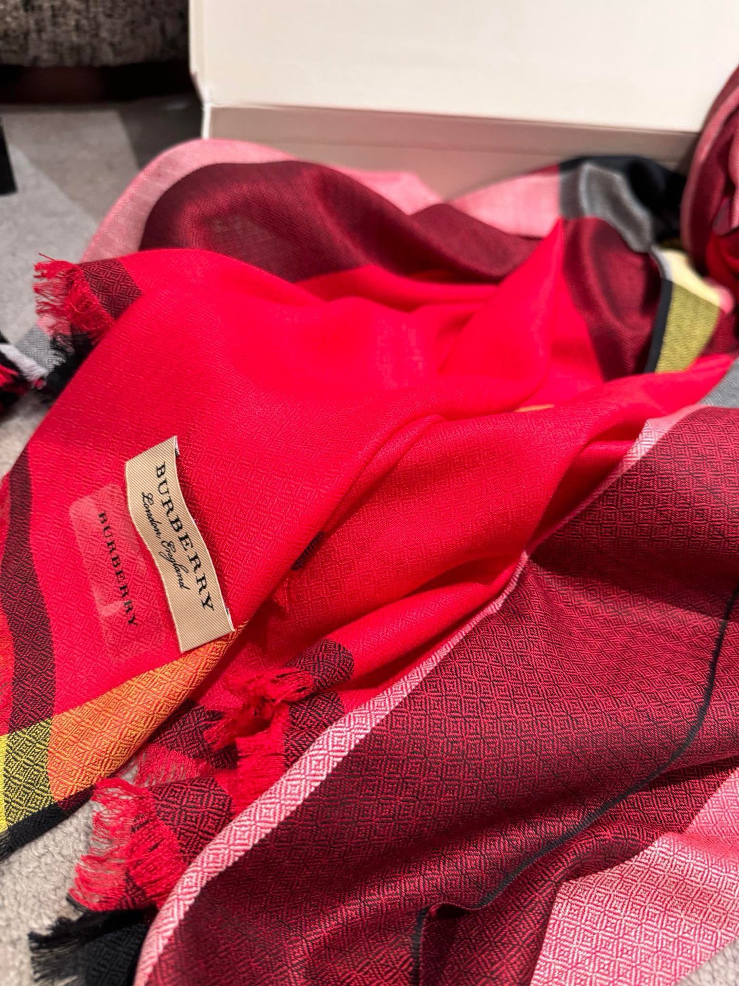 P来的太是时候有点过分惊喜🎉2025年的“头啖汤”没有什么比这更新鲜的玩意了‼️闭着眼睛都知道这是bur