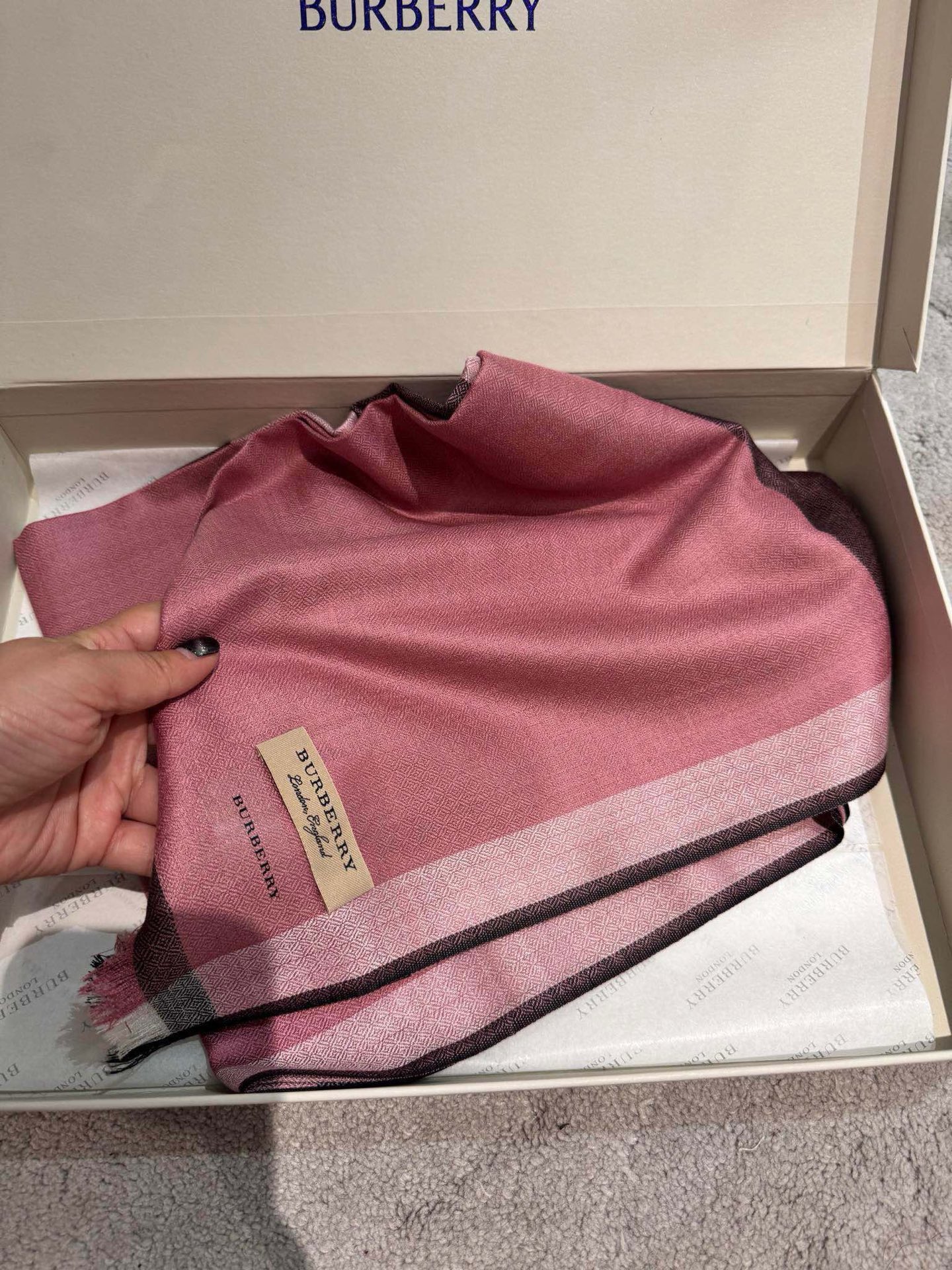 P来的太是时候有点过分惊喜🎉2025年的“头啖汤”没有什么比这更新鲜的玩意了‼️闭着眼睛都知道这是bur