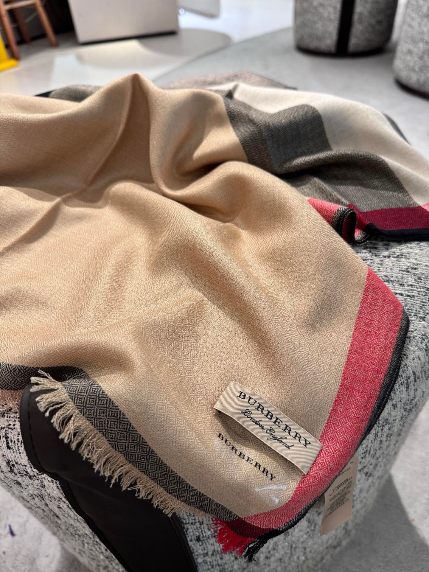 P来的太是时候有点过分惊喜🎉2025年的“头啖汤”没有什么比这更新鲜的玩意了‼️闭着眼睛都知道这是bur