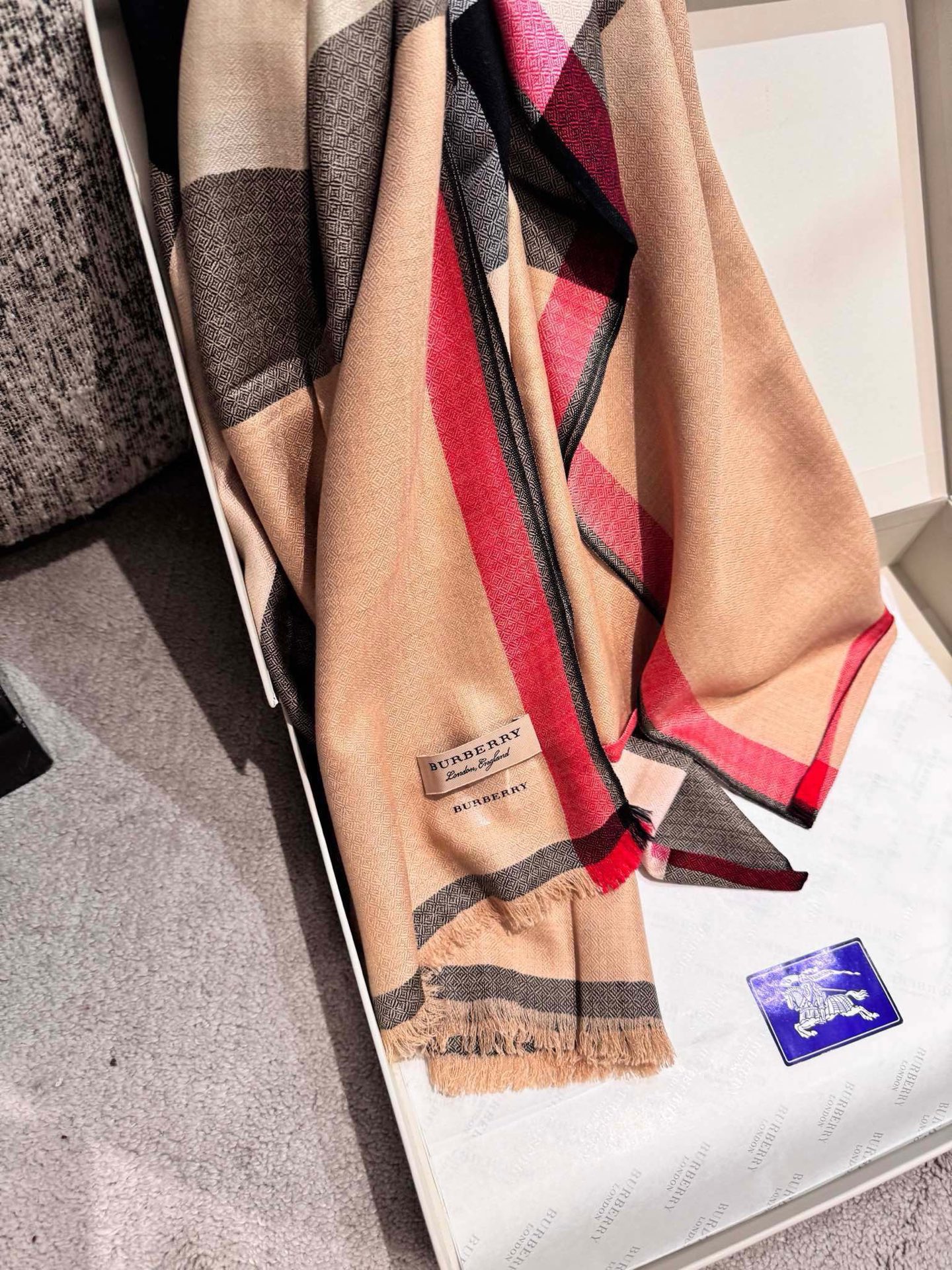 P来的太是时候有点过分惊喜🎉2025年的“头啖汤”没有什么比这更新鲜的玩意了‼️闭着眼睛都知道这是bur