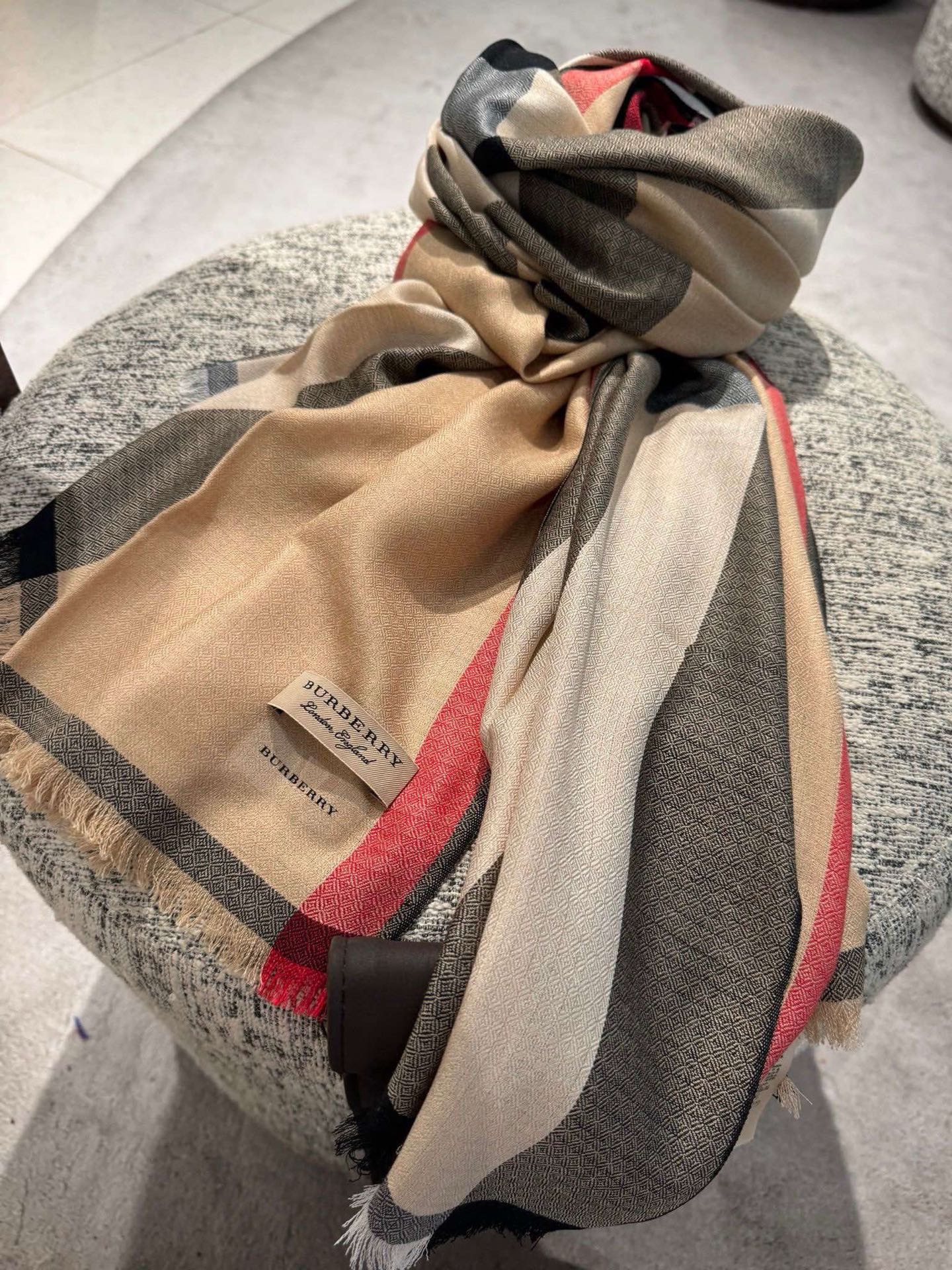 P来的太是时候有点过分惊喜🎉2025年的“头啖汤”没有什么比这更新鲜的玩意了‼️闭着眼睛都知道这是bur