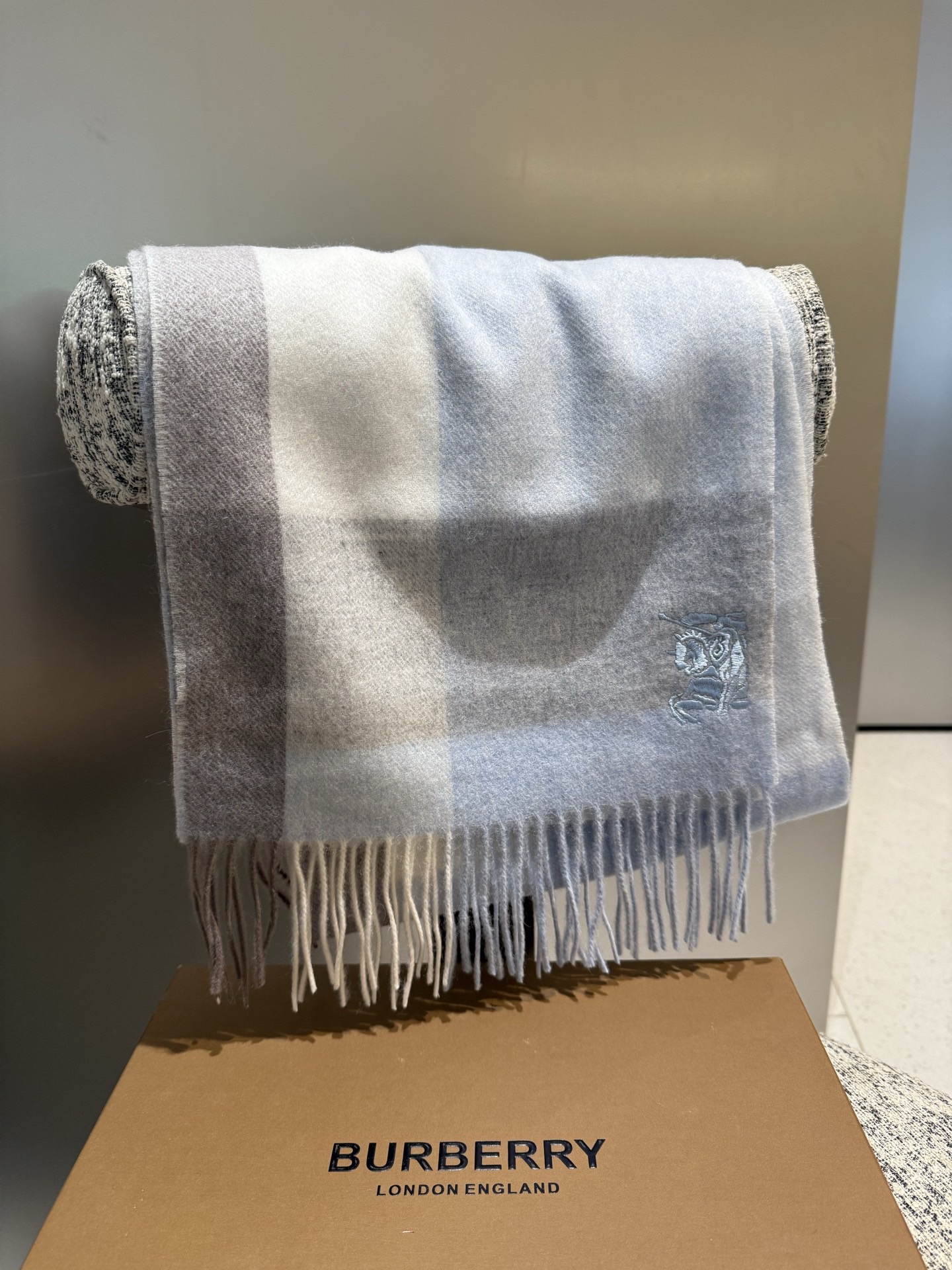 P巴宝莉【男女围巾】怒赞自留，难得的高端男款！家属福利！巴宝莉非常正的男士围巾~面料大爱，非常柔软细腻舒