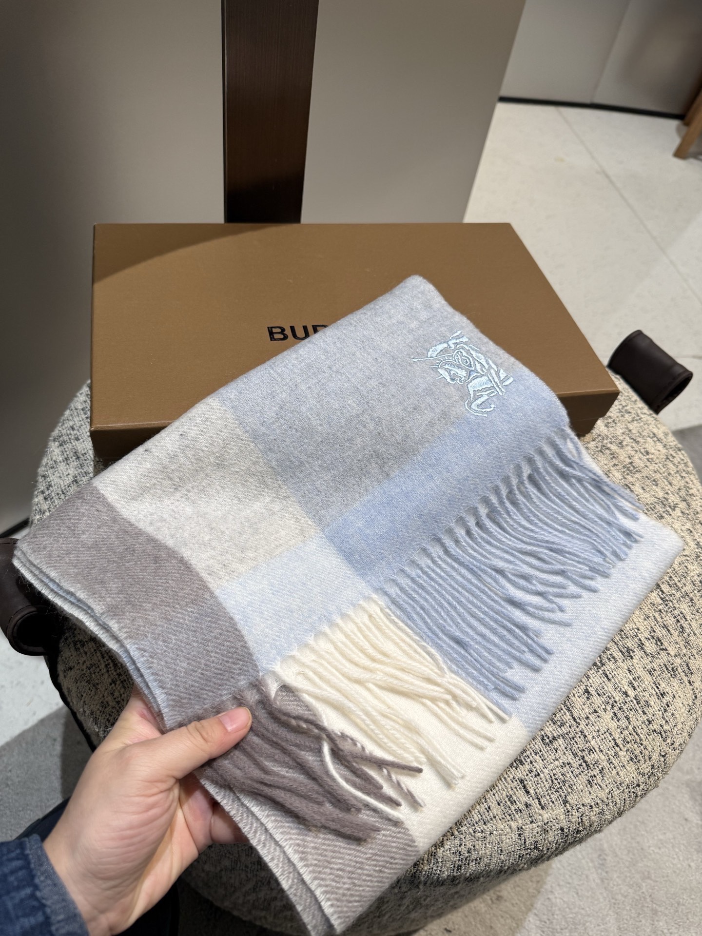 P巴宝莉【男女围巾】怒赞自留，难得的高端男款！家属福利！巴宝莉非常正的男士围巾~面料大爱，非常柔软细腻舒