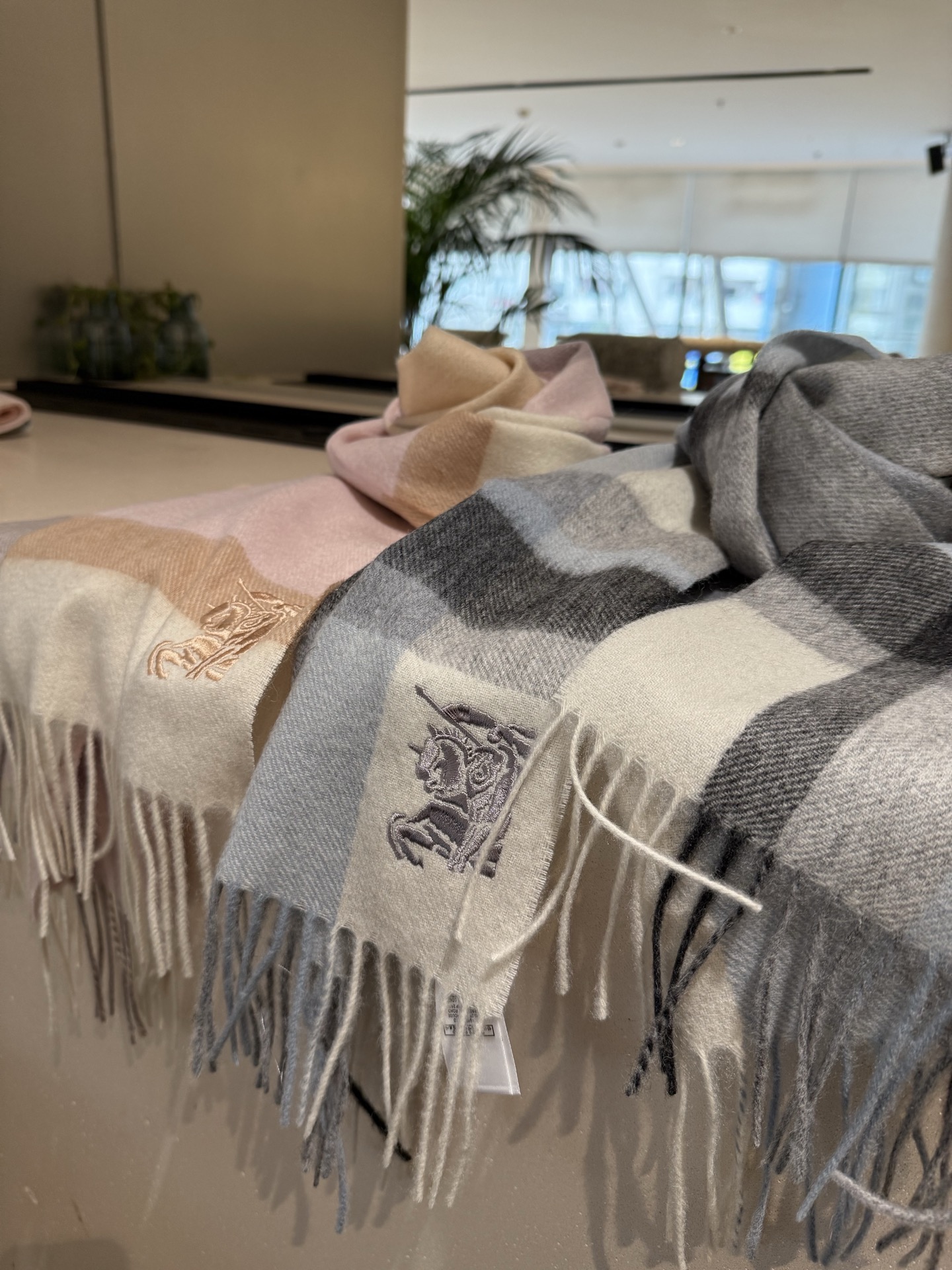 P巴宝莉【男女围巾】怒赞自留，难得的高端男款！家属福利！巴宝莉非常正的男士围巾~面料大爱，非常柔软细腻舒