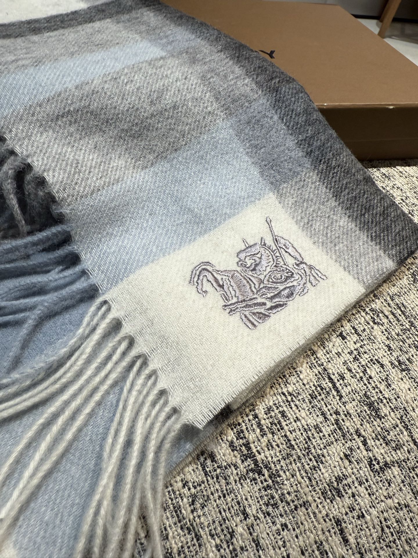 P巴宝莉【男女围巾】怒赞自留，难得的高端男款！家属福利！巴宝莉非常正的男士围巾~面料大爱，非常柔软细腻舒