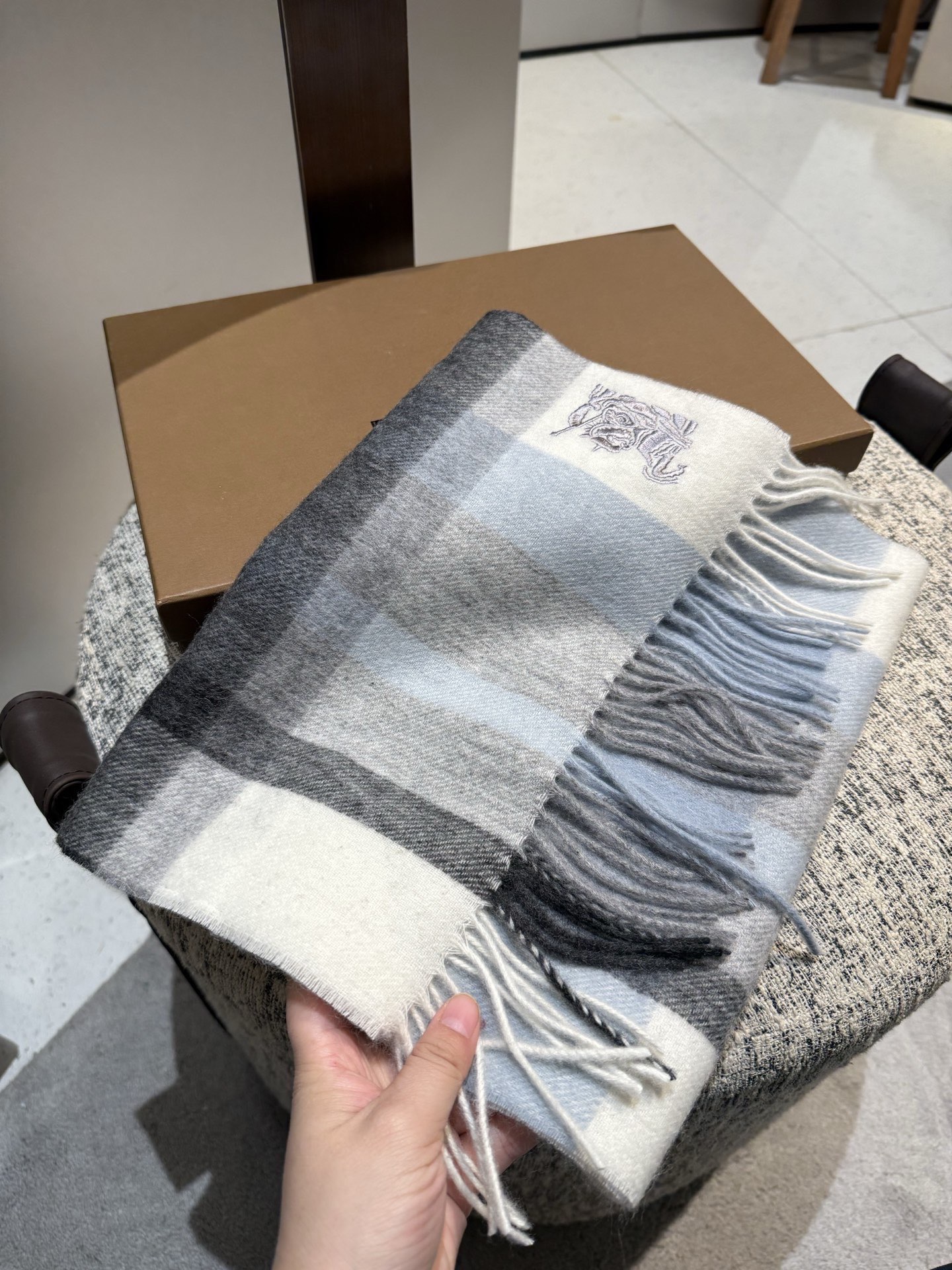 P巴宝莉【男女围巾】怒赞自留，难得的高端男款！家属福利！巴宝莉非常正的男士围巾~面料大爱，非常柔软细腻舒