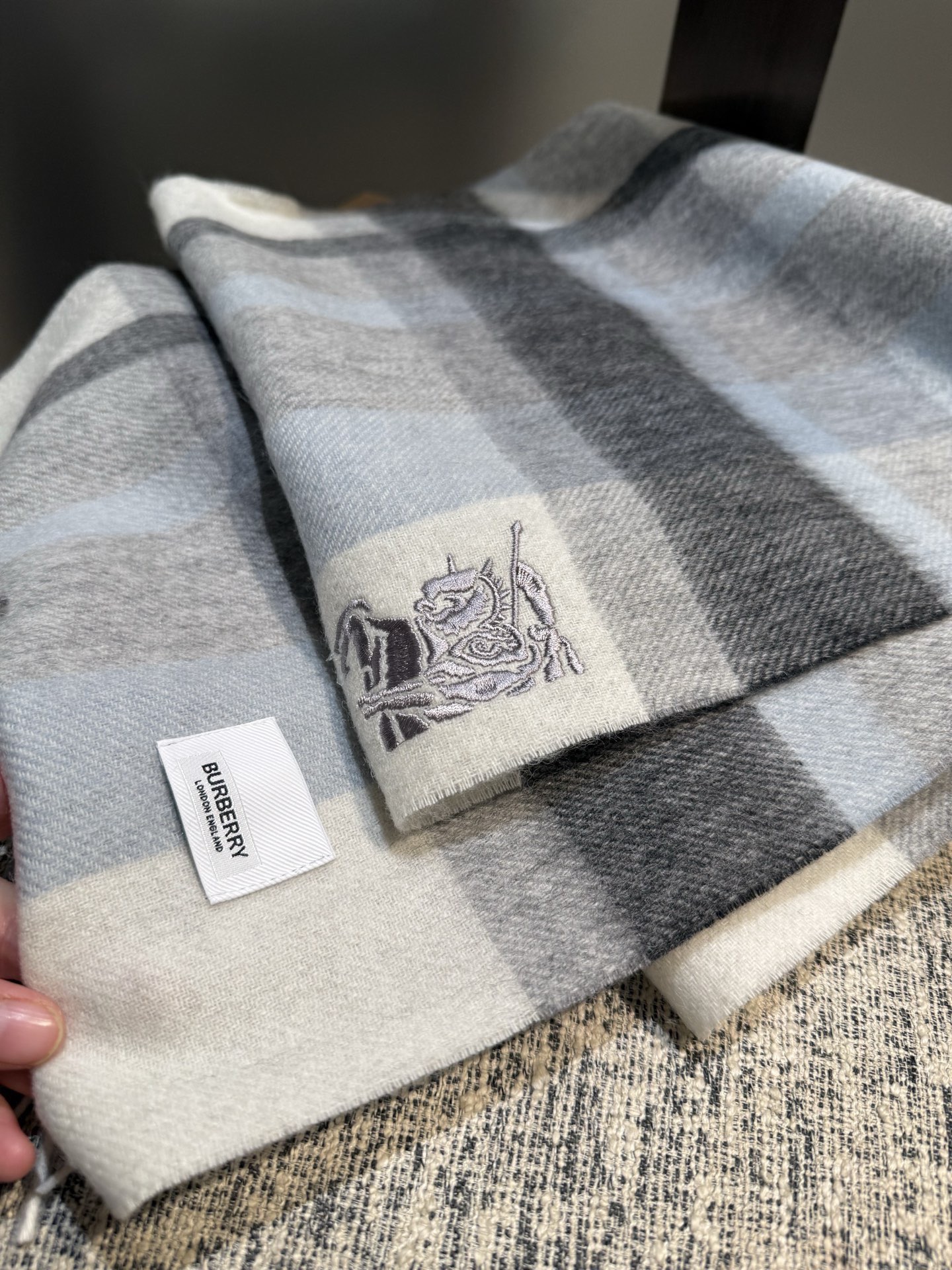 P巴宝莉【男女围巾】怒赞自留，难得的高端男款！家属福利！巴宝莉非常正的男士围巾~面料大爱，非常柔软细腻舒