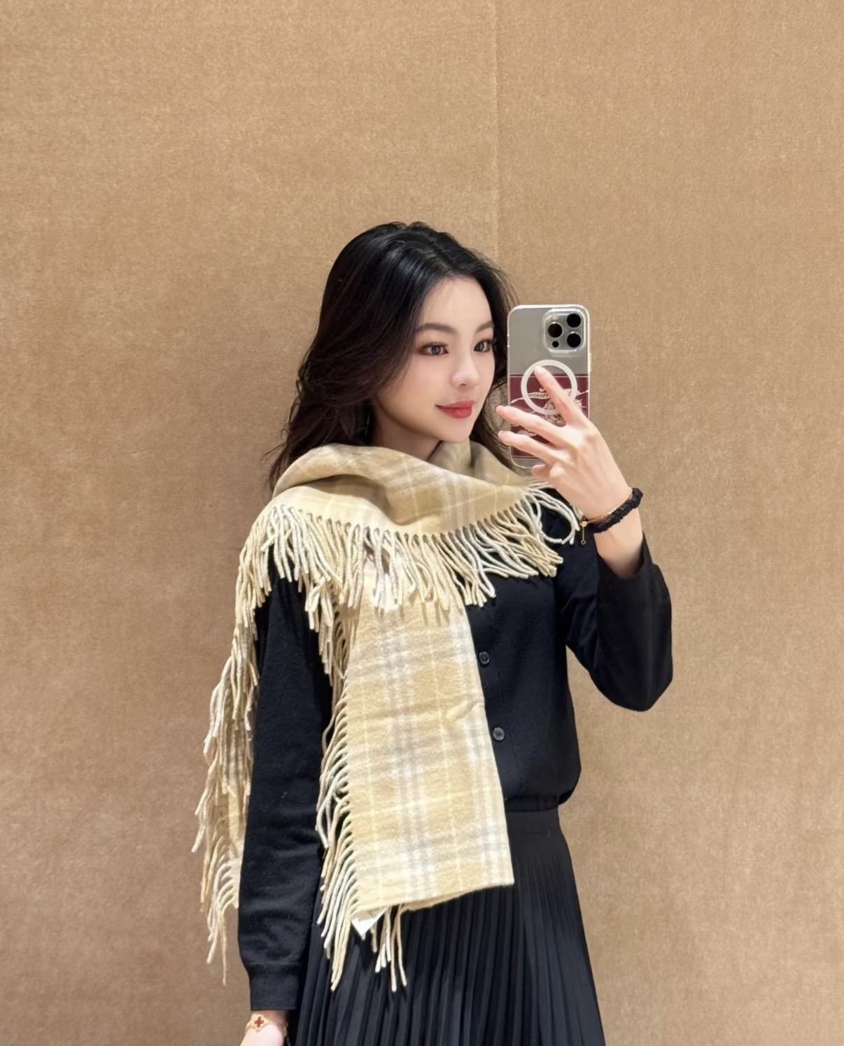 P【B家蜈蚣巾】金靖同款新品到货！顶级羊绒毛，最新款男女通用情侣款👫重磅推荐💥 经典的格子，永不过时。非