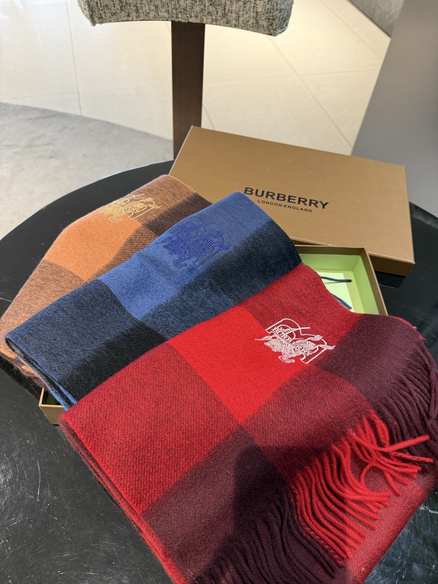 P巴宝莉【男女围巾】怒赞自留，难得的高端男款！家属福利！巴宝莉非常正的男士围巾~面料大爱，非常柔软细腻舒