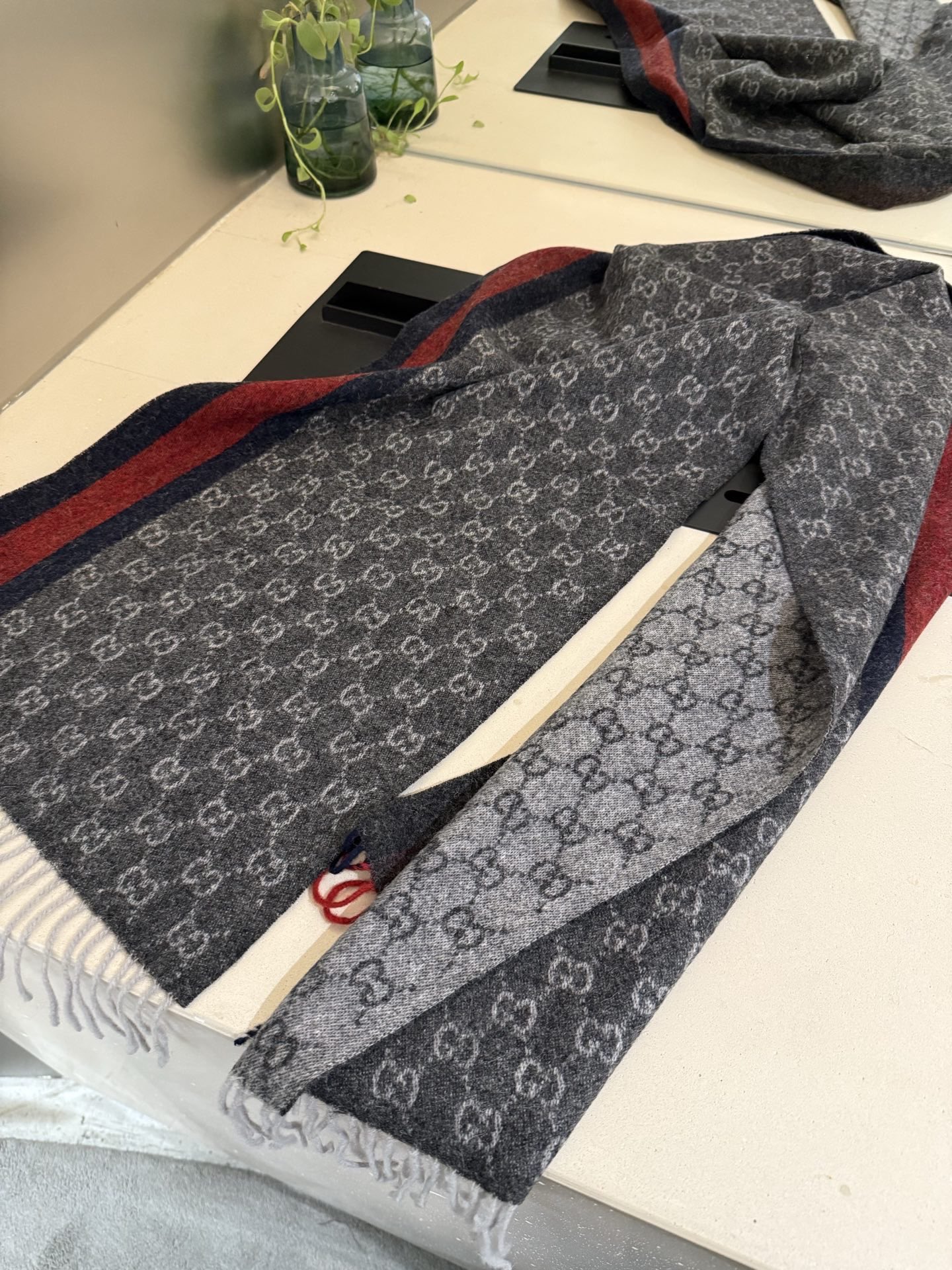 P家属福利‼️Gucci非常正的男士围巾~面料大爱，羊绒软糯手感，非常柔软细腻舒服‼️经典招牌GG字母元