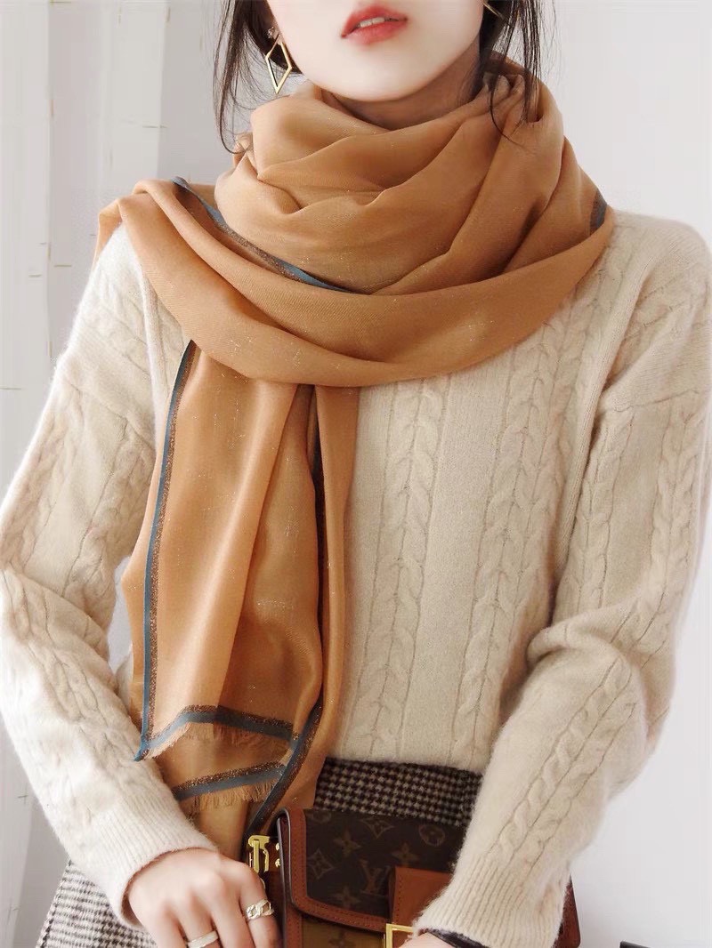 P这款当之无愧的新款爆款，爱马仕配色打造极致奢华的大牌风，纯色配以两大创造师的经典logo，低调中彰显着