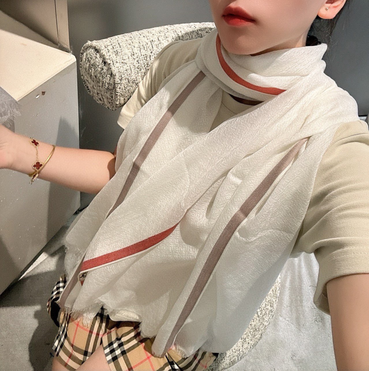 P这款当之无愧的新款爆款，爱马仕配色打造极致奢华的大牌风，纯色配以两大创造师的经典logo，低调中彰显着