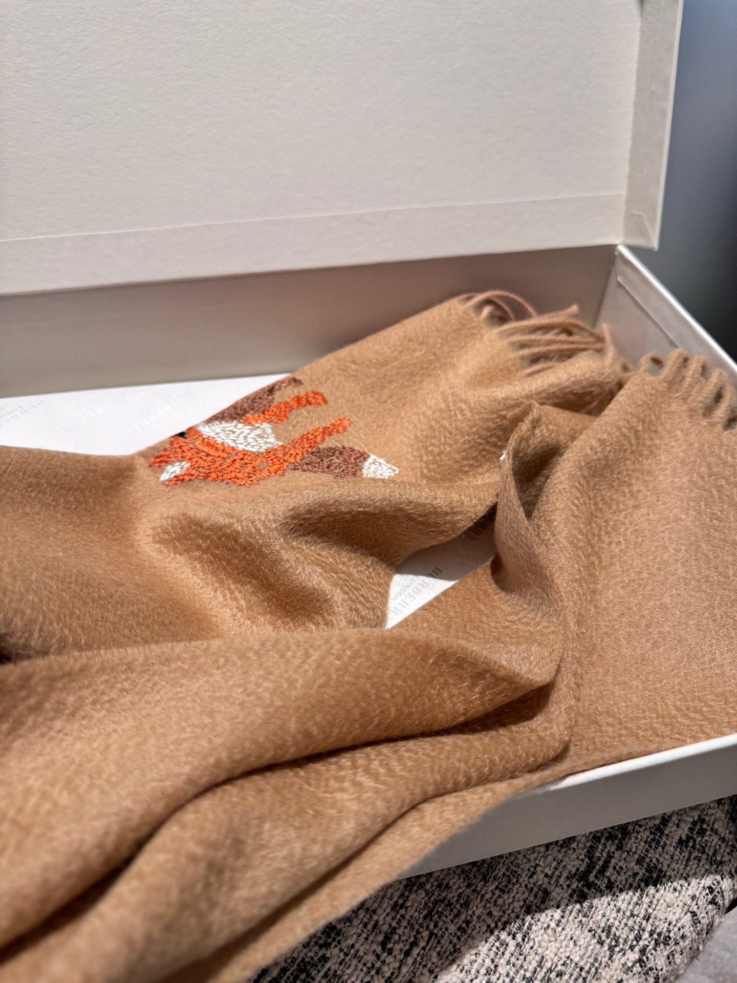 P羊绒♥️B家的英伦浪漫永远不会让你失望！热爱的童话世界，可以暂时逃离成人世界的纷扰与喧嚣，重拾那颗未泯