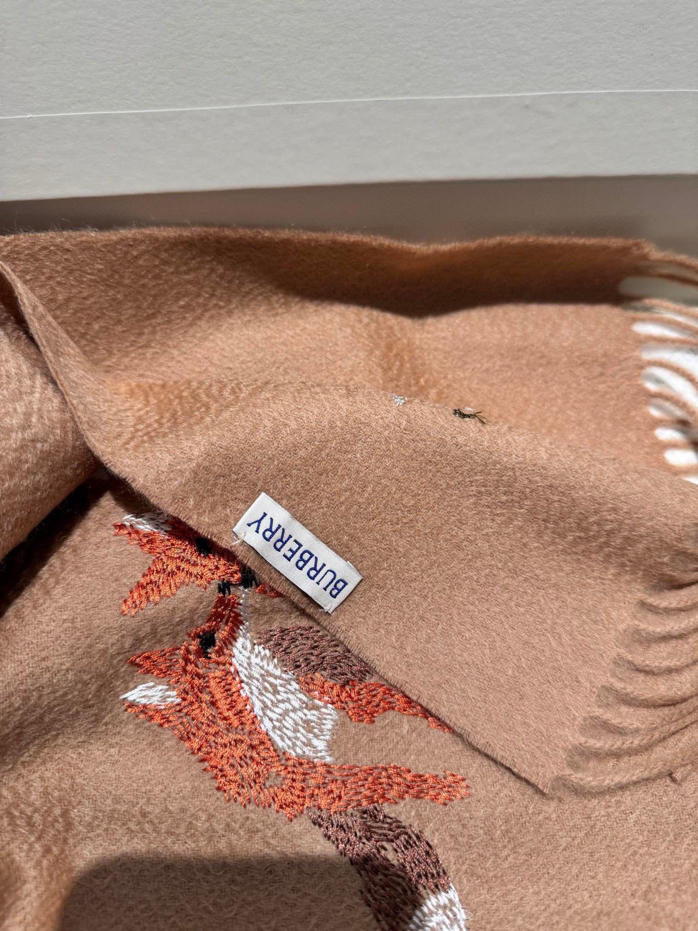 P羊绒♥️B家的英伦浪漫永远不会让你失望！热爱的童话世界，可以暂时逃离成人世界的纷扰与喧嚣，重拾那颗未泯