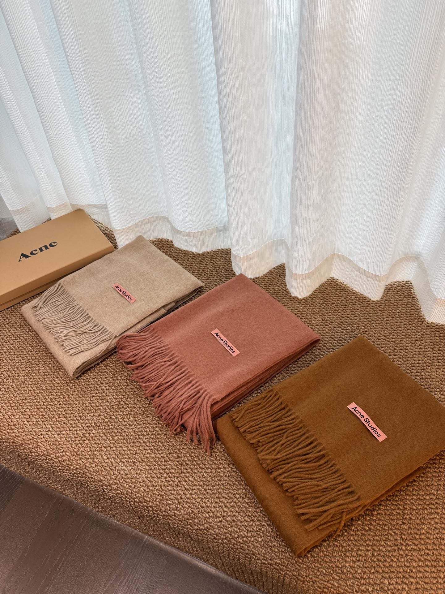 P❗️披肩款🌟我只能说不是所有的纯色围巾都叫Acne‼️瑞典Acne Studios APolo幼羊羔毛