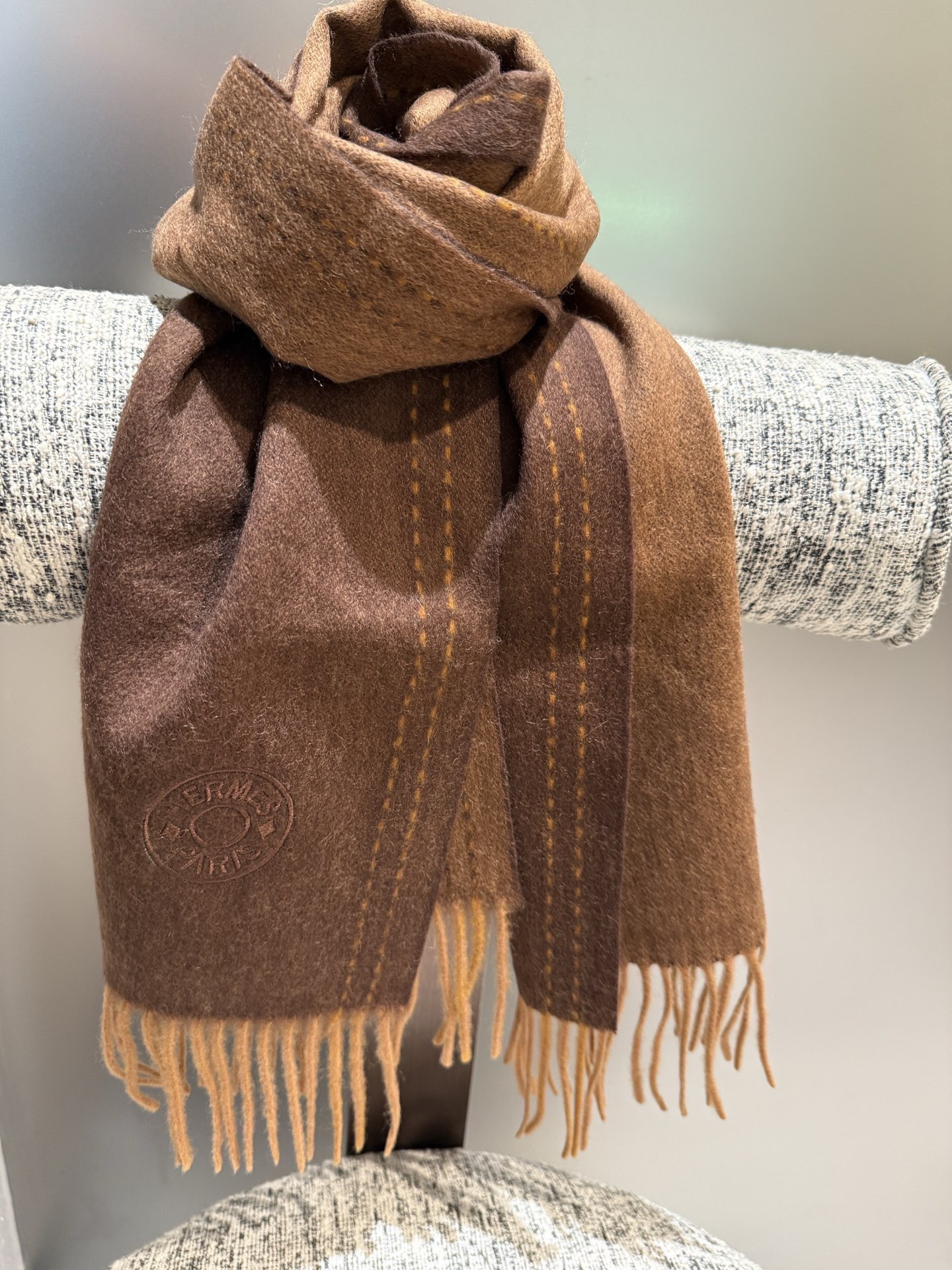 P【爱马仕双条长巾】‼️♨️高尖端产物⚠️💯水波纹绝对令人尖叫的品质👍LOGO绣标低调奢华有内涵，此款围