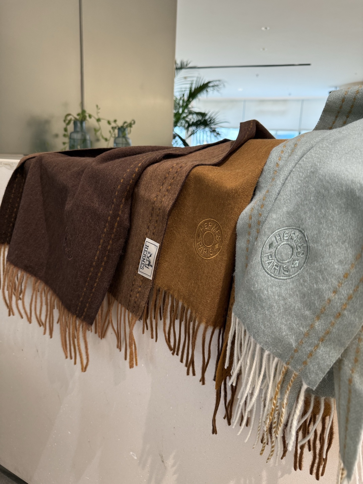 P【爱马仕双条长巾】‼️♨️高尖端产物⚠️💯水波纹绝对令人尖叫的品质👍LOGO绣标低调奢华有内涵，此款围