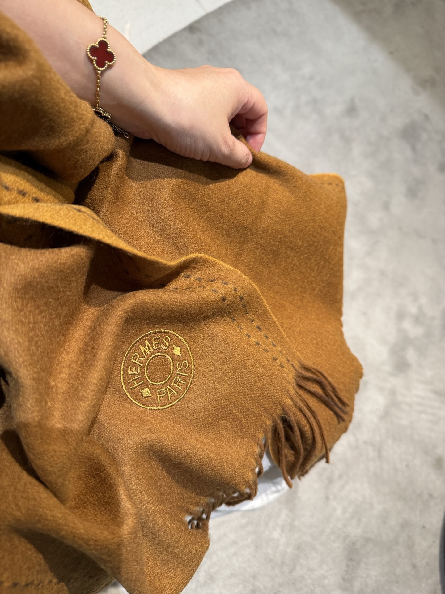 P【爱马仕双条长巾】‼️♨️高尖端产物⚠️💯水波纹绝对令人尖叫的品质👍LOGO绣标低调奢华有内涵，此款围