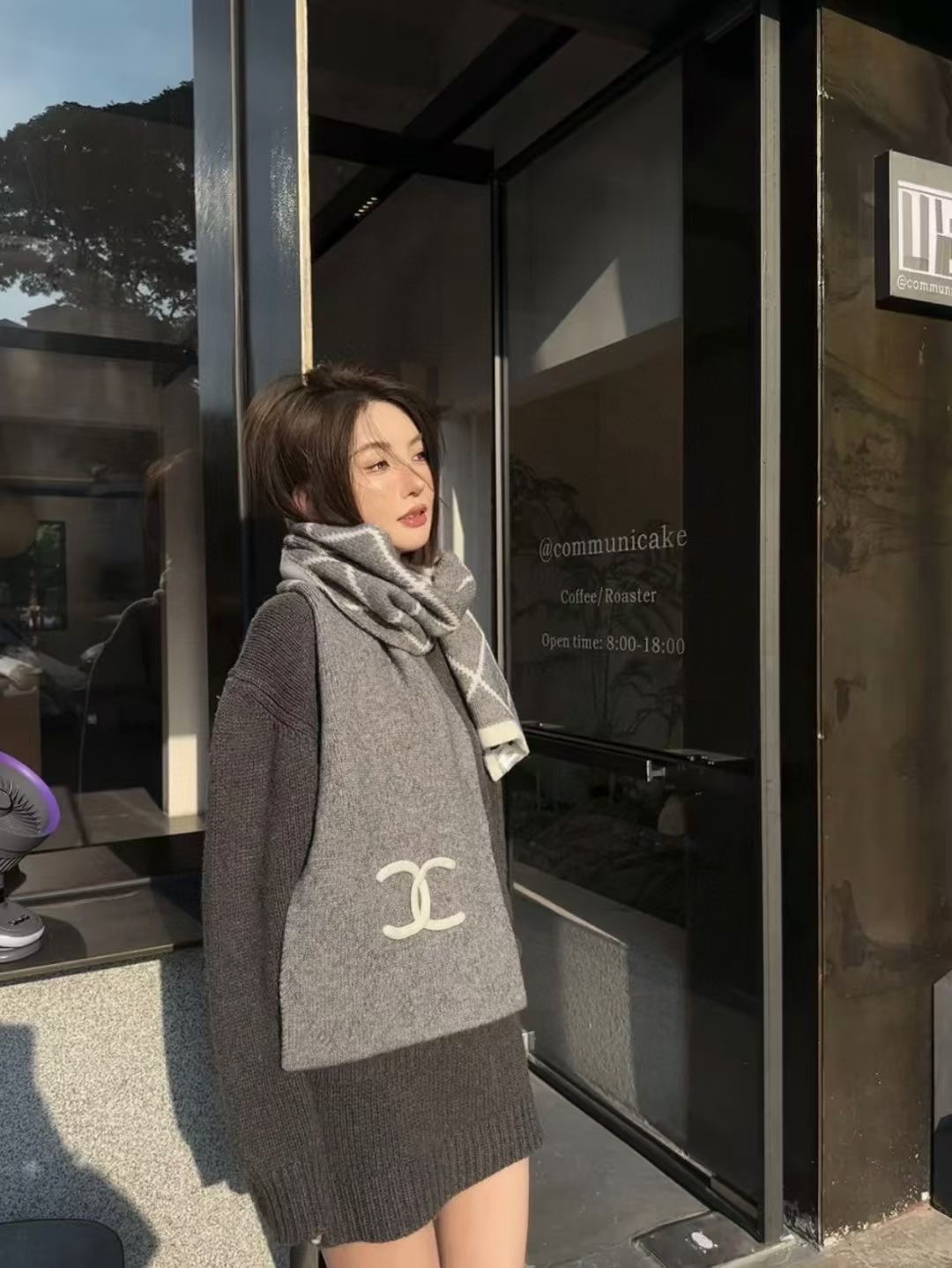 P𝐂𝐡𝐚𝐧𝐞𝐥 爆款。《圈圈菱格双面围巾》Size：180x30cm 54%羊绒31%羊毛15%真丝经典